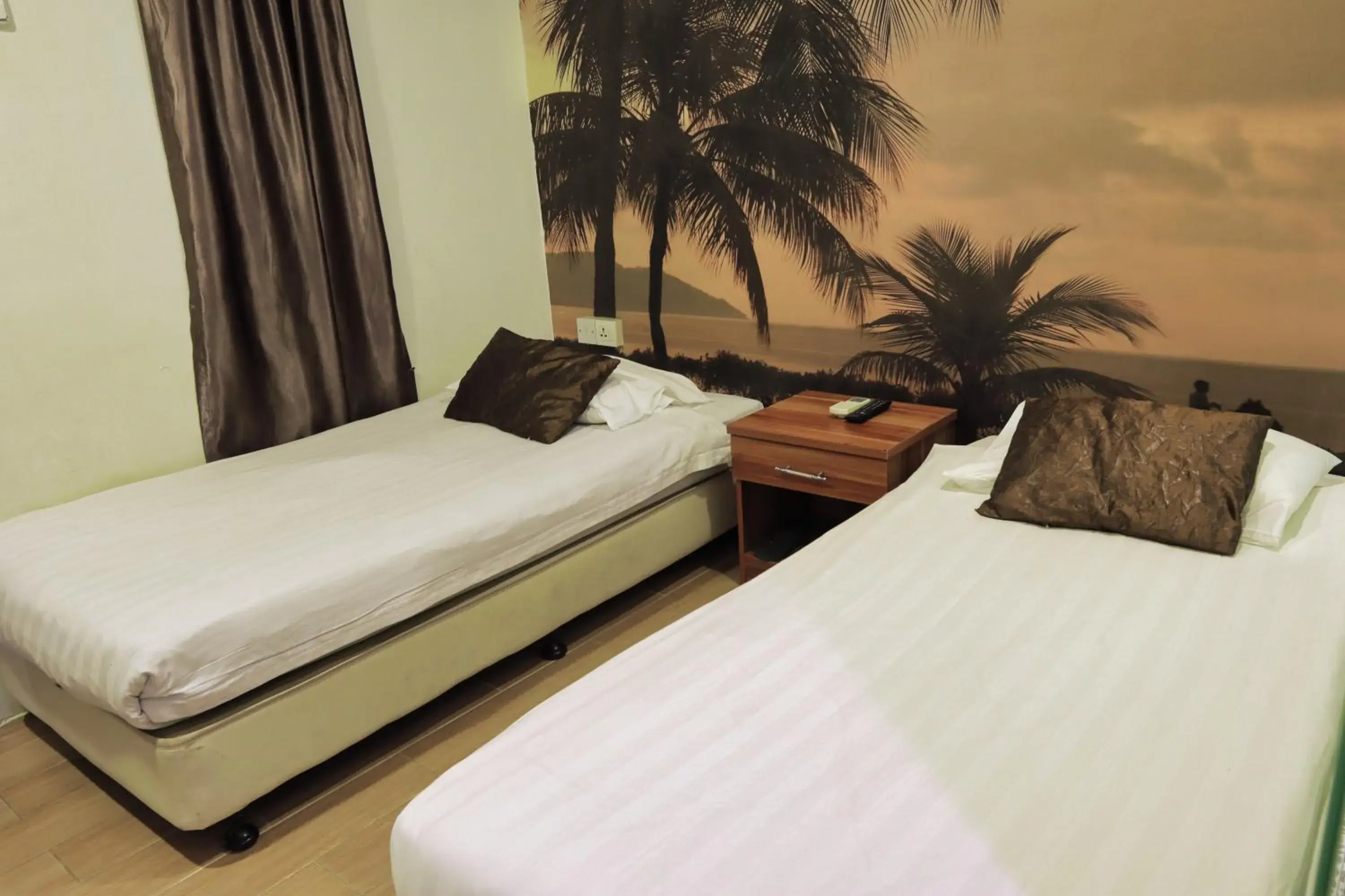 Bedroom, Bed in Rain Forest Hotel