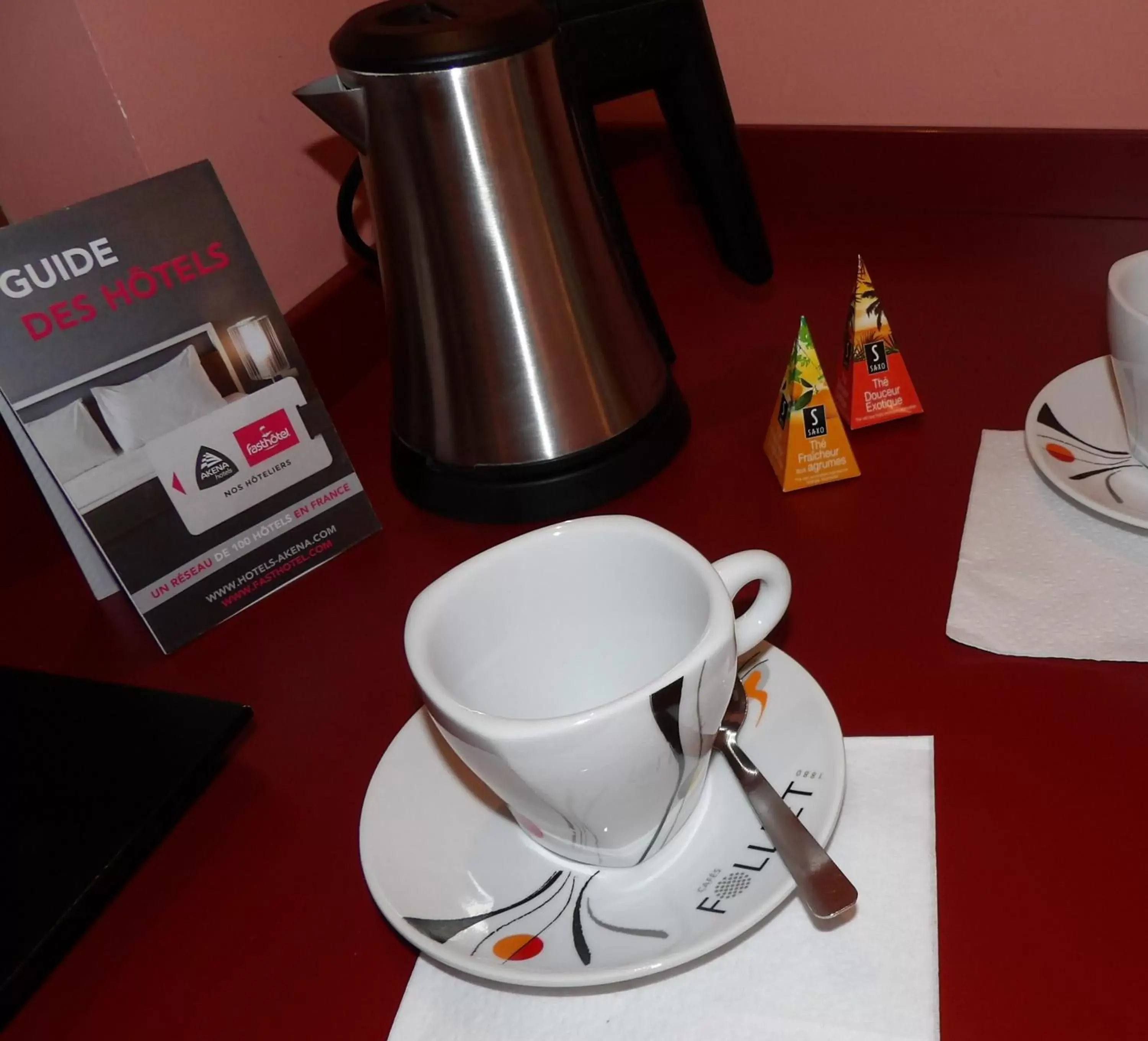 Coffee/tea facilities in Fasthotel Montmarault