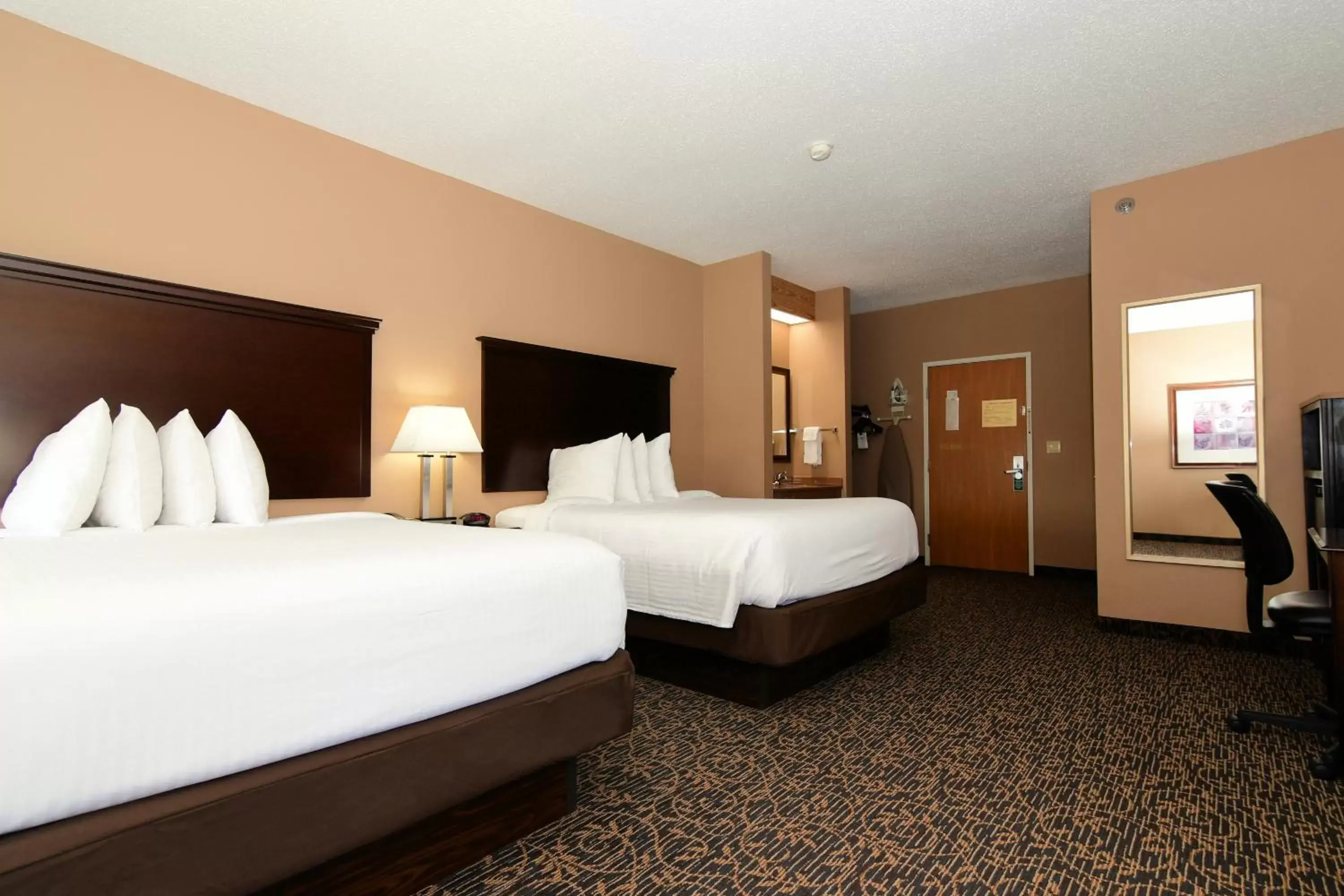 Bed in Cobblestone Inn & Suites - Denison | Majestic Hills