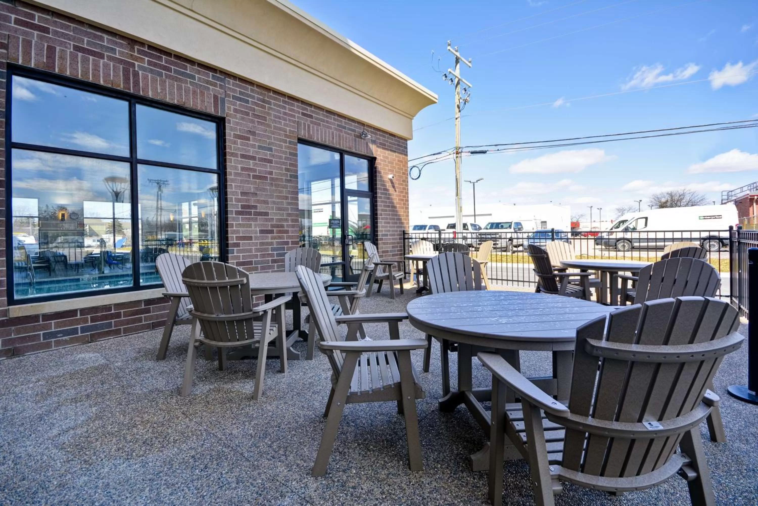 Patio in Hampton Inn & Suites Detroit/Warren