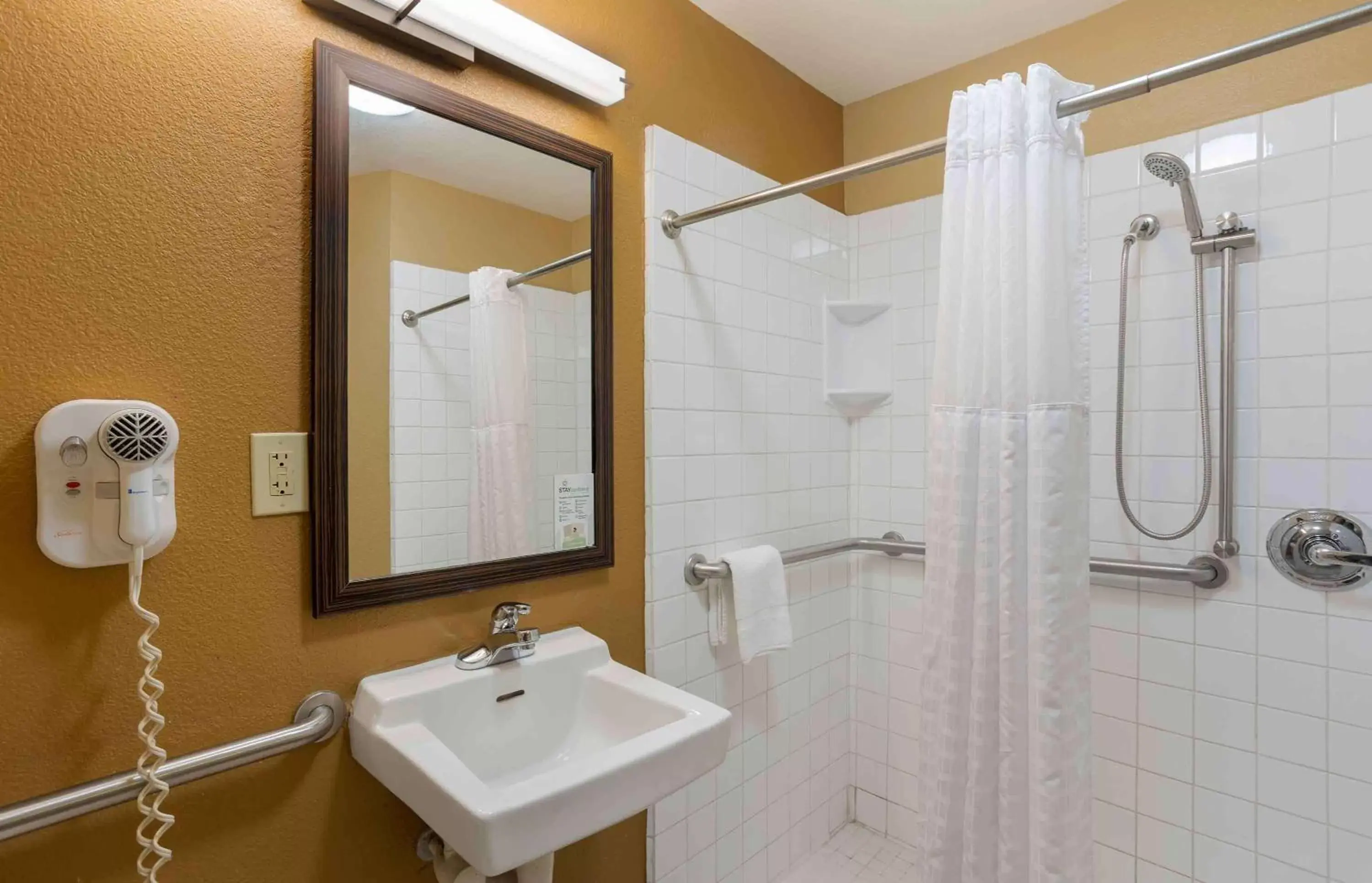 Bathroom in Extended Stay America Suites - Wilkes-Barre - Hwy 315