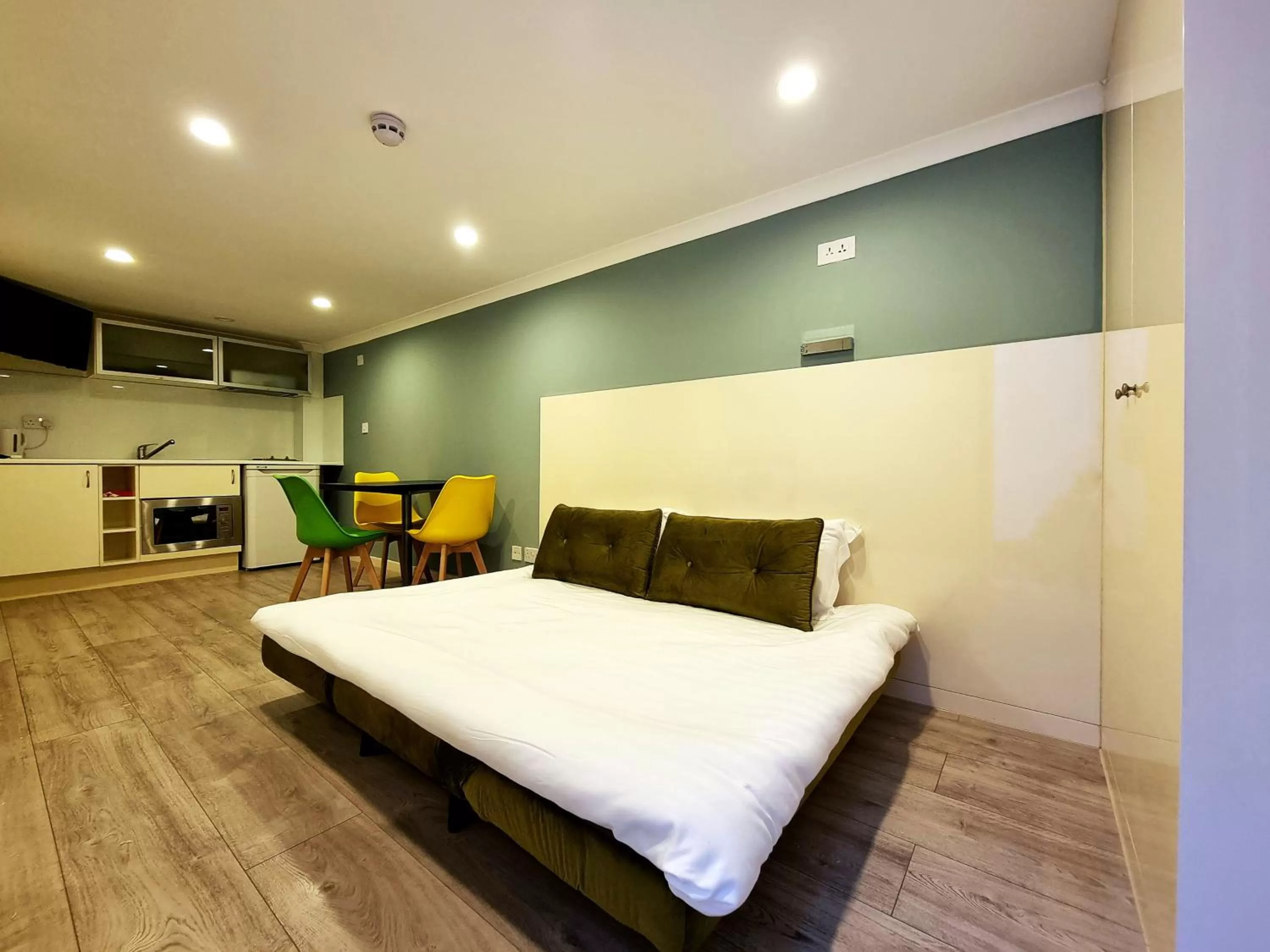 Bedroom, Bed in 146 STUDIOS Marylebone