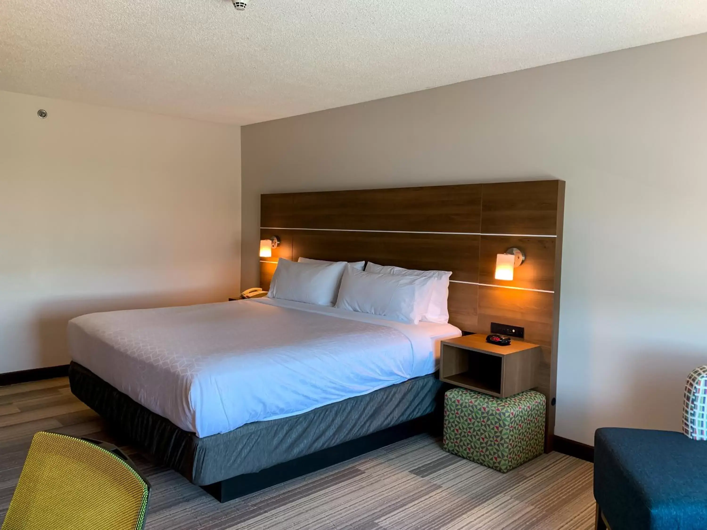 Bed in Holiday Inn Express & Suites Lexington Downtown Area-Keeneland, an IHG Hotel