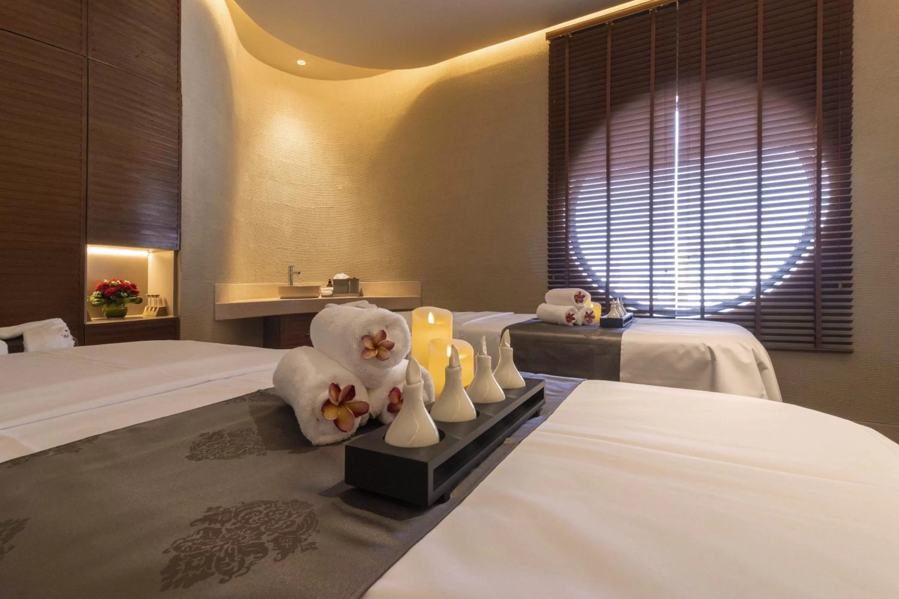 Massage, Bed in SUN & MOON, Riverside Hotel