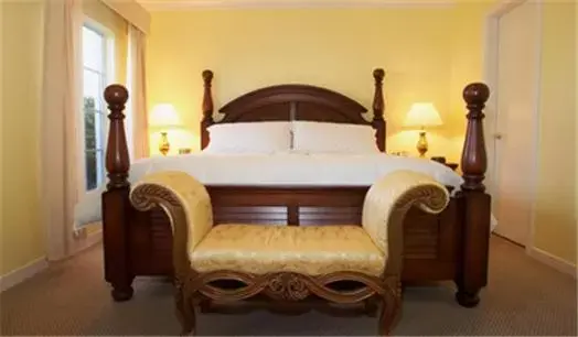Bed in Americas Best Value Inn Historic Clewiston Inn