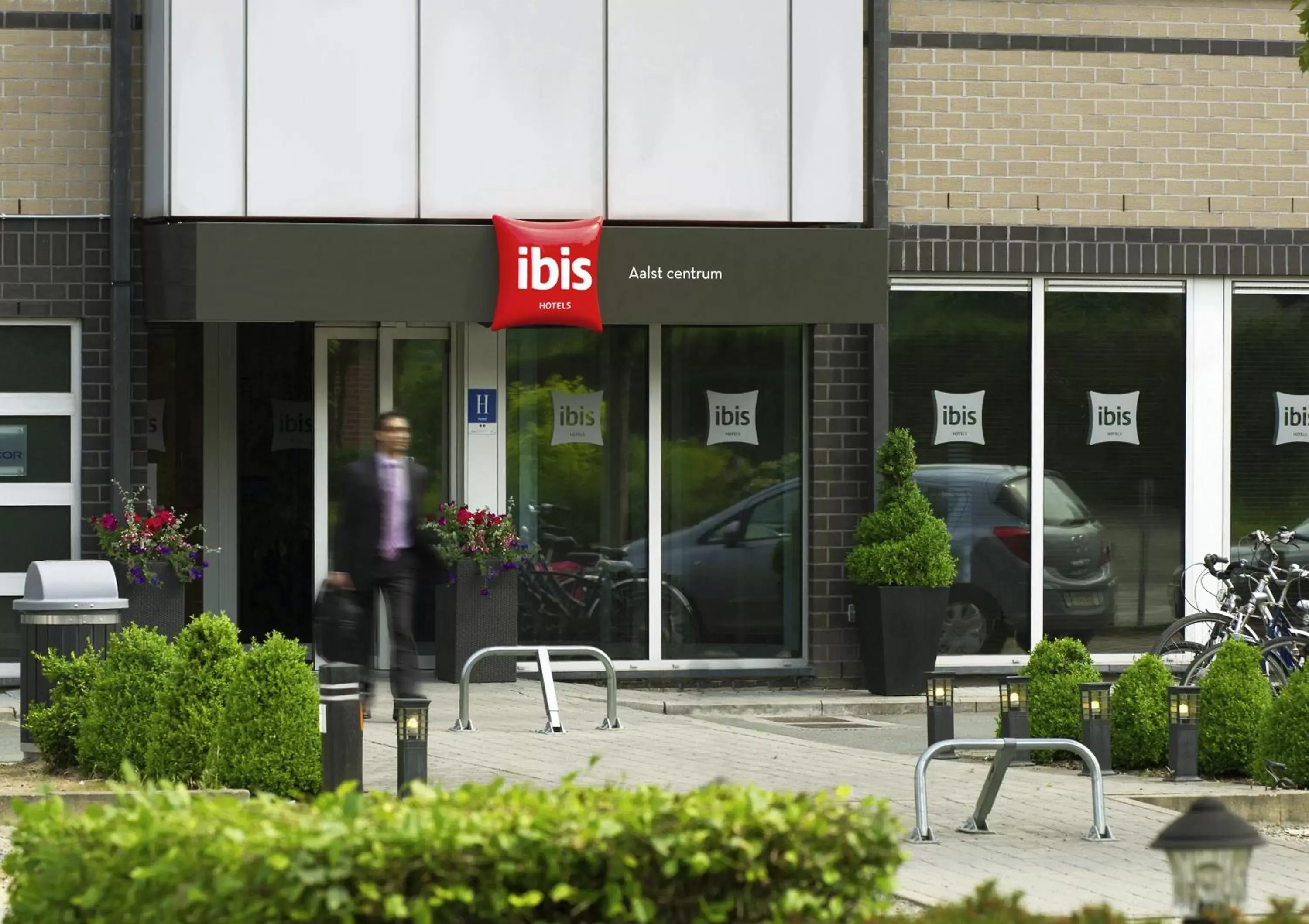 Facade/entrance in ibis Aalst