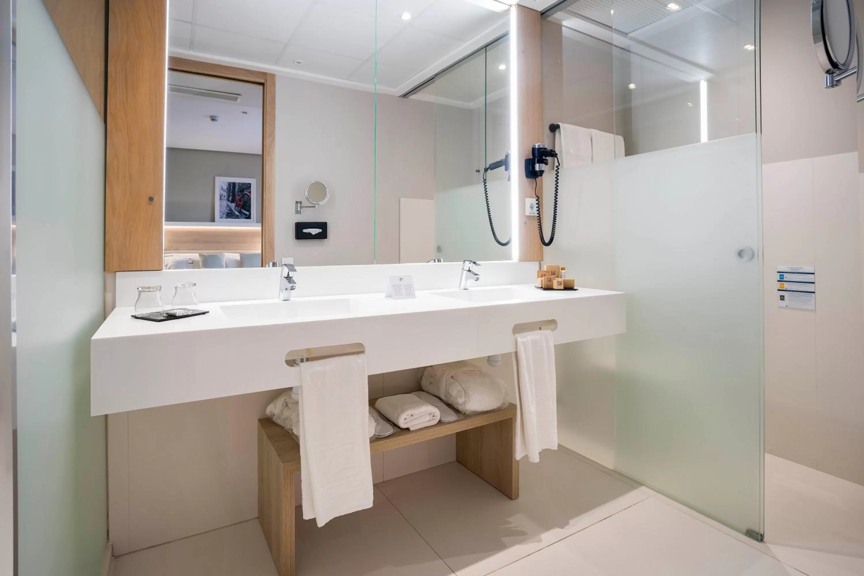 Shower in Golden Hotel Barcelona