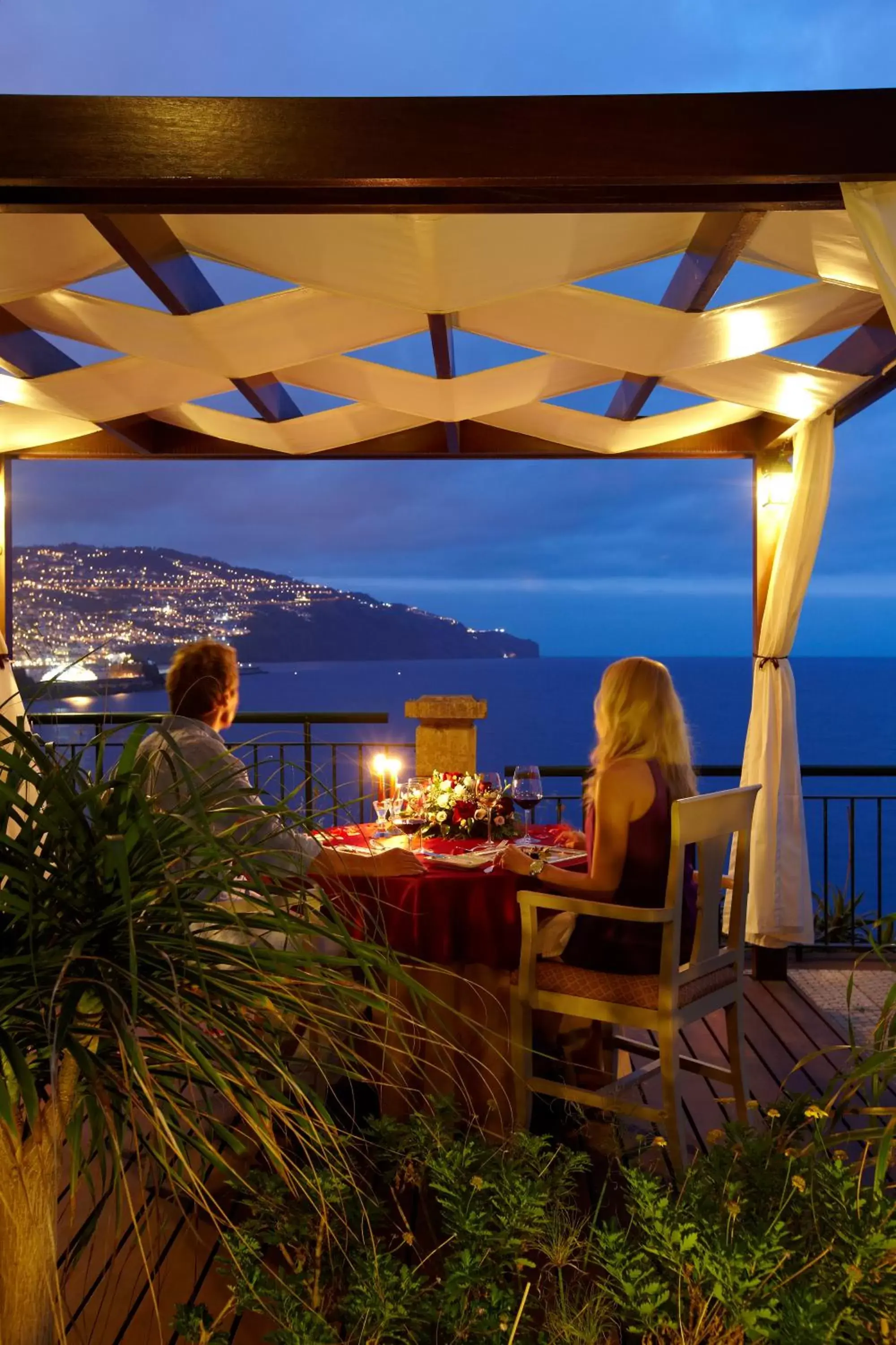 Restaurant/places to eat in The Cliff Bay - PortoBay