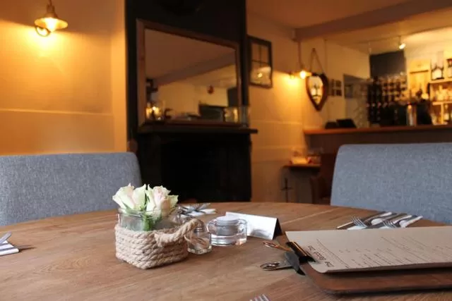 Restaurant/places to eat in The Hatch Inn