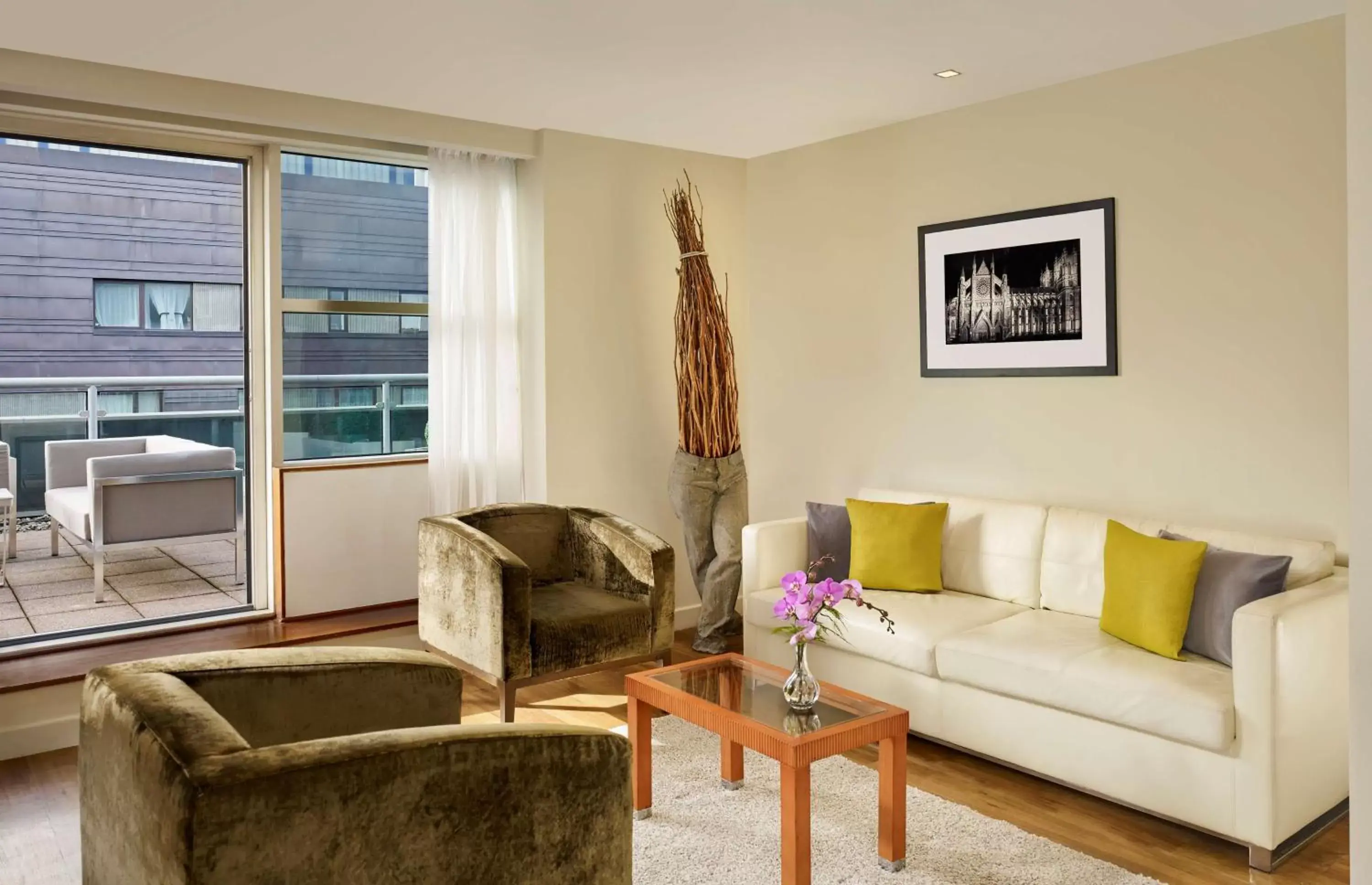 Bedroom, Seating Area in Park Plaza Victoria London