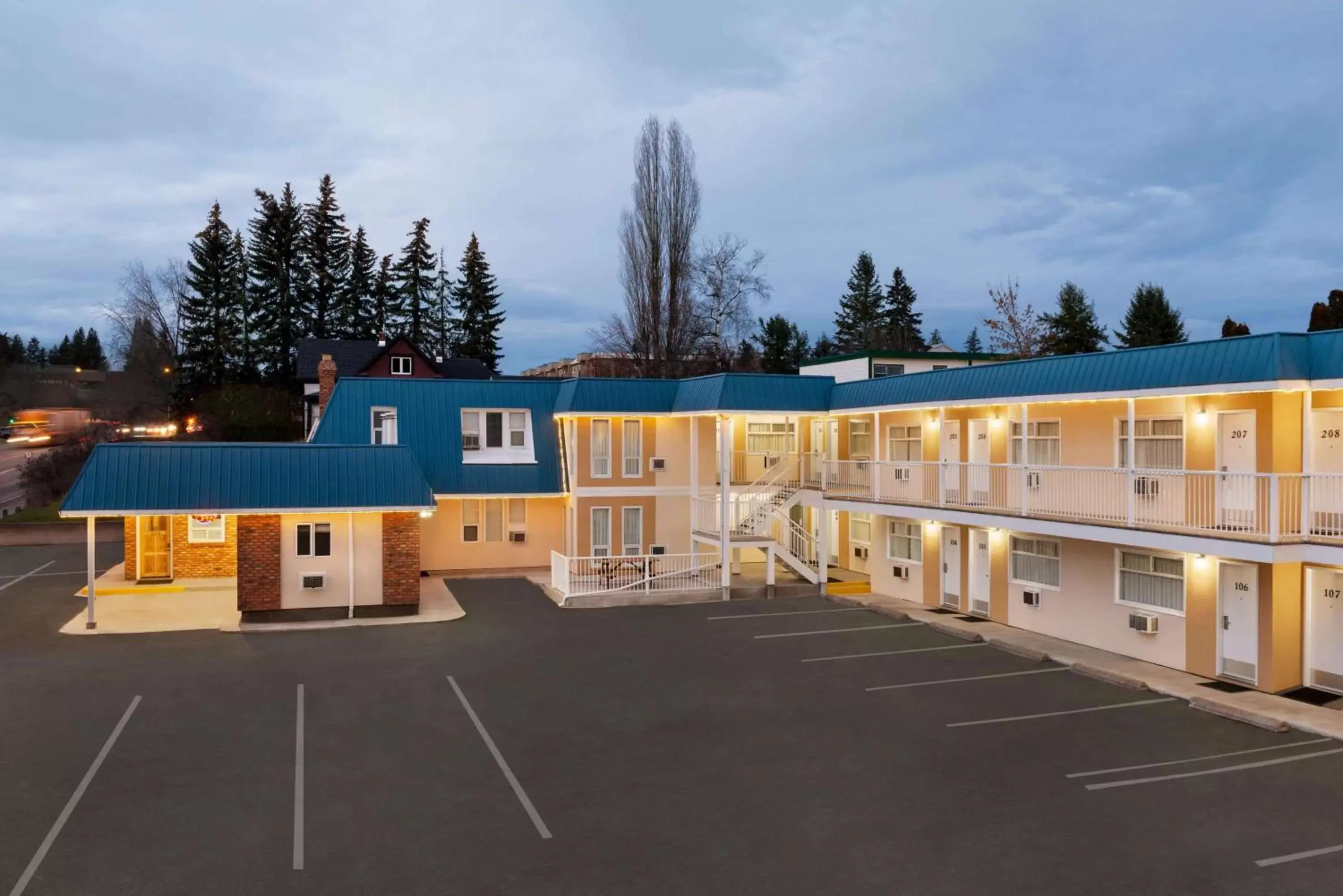 Property building in Travelodge by Wyndham Quesnel BC Property building in Travelodge by Wyndham Quesnel BC