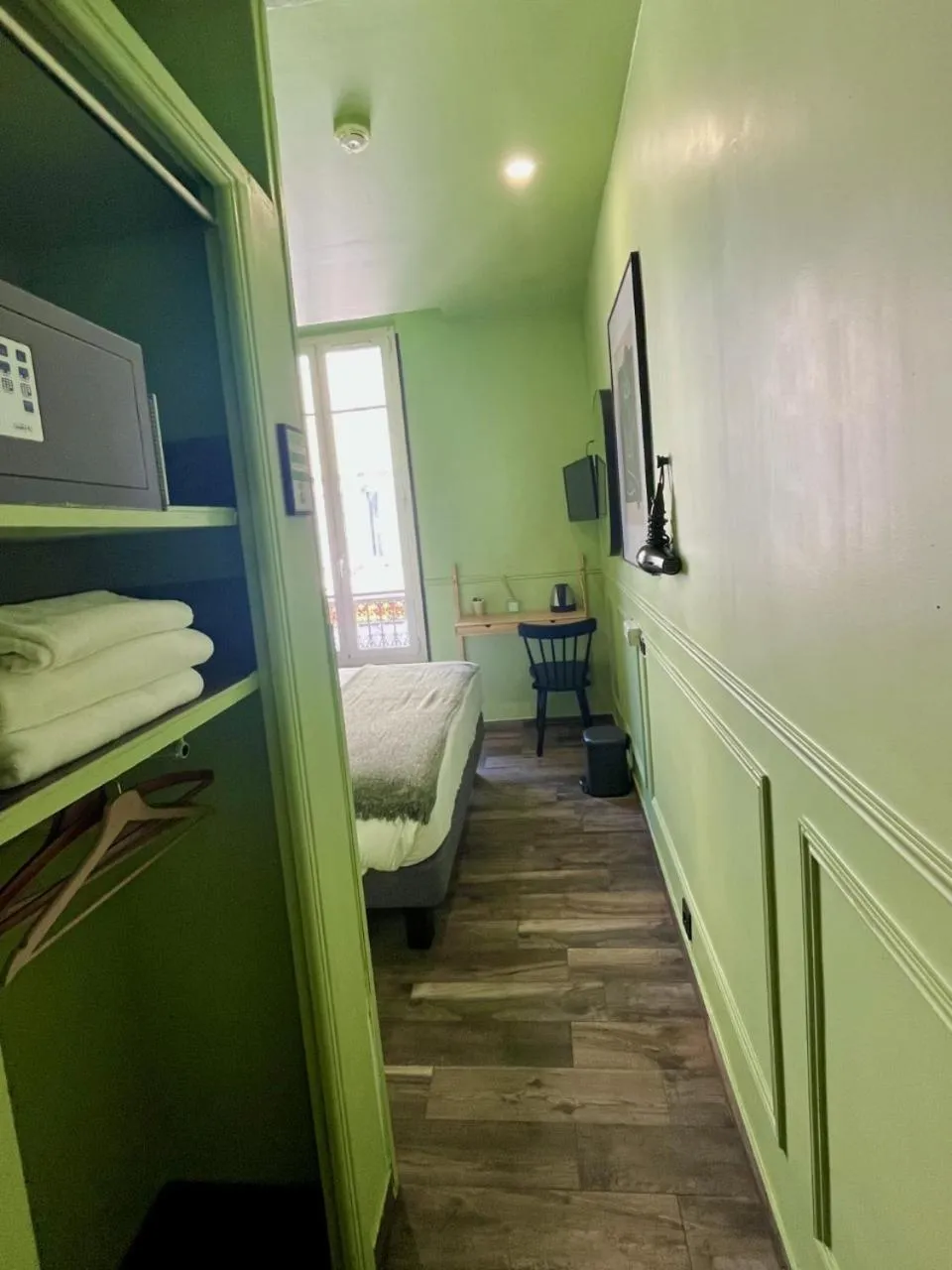 towels, Bed in Hotel de Berne