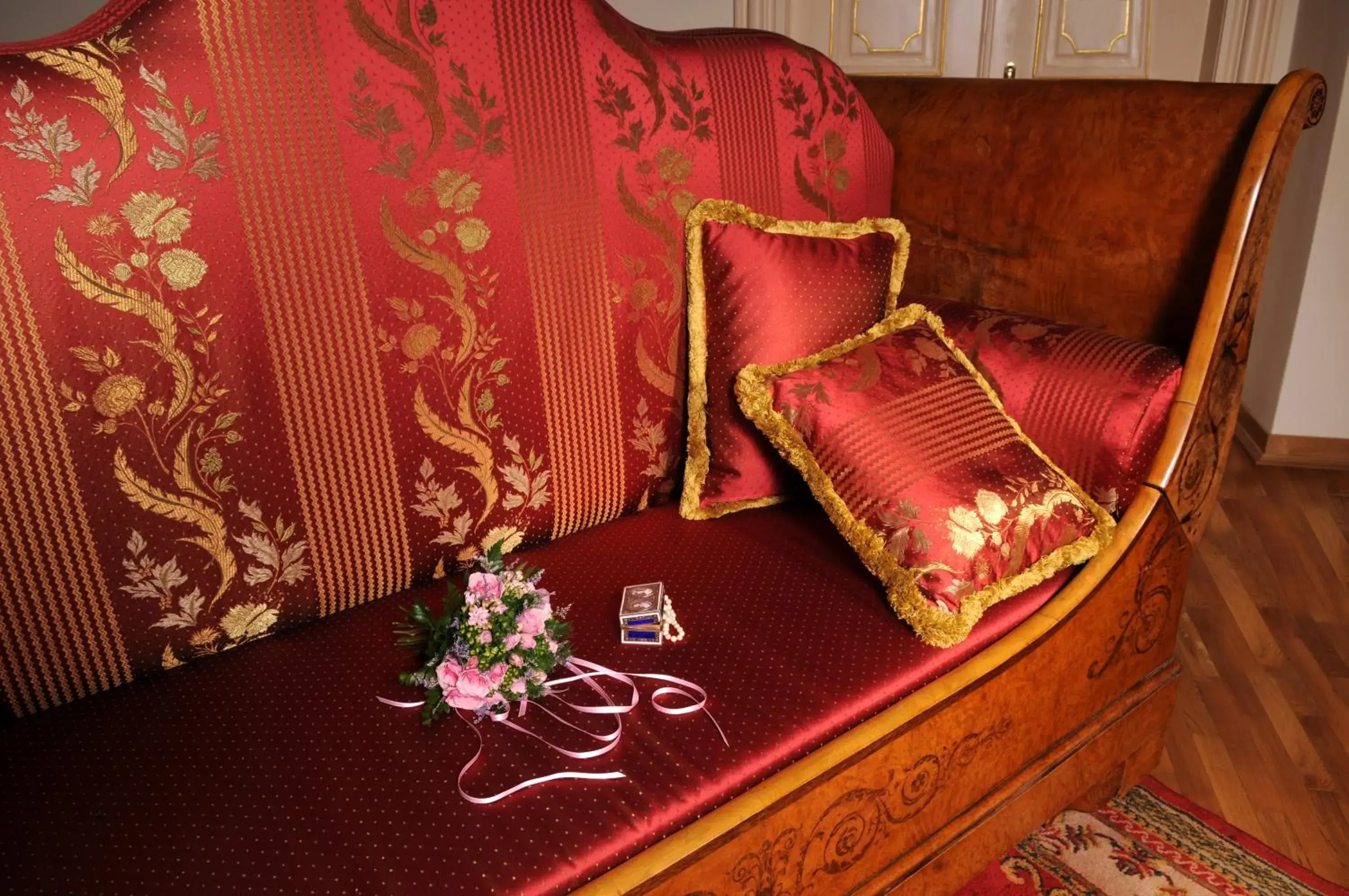 Living room, Bed in Grand Hotel Entourage - Palazzo Strassoldo