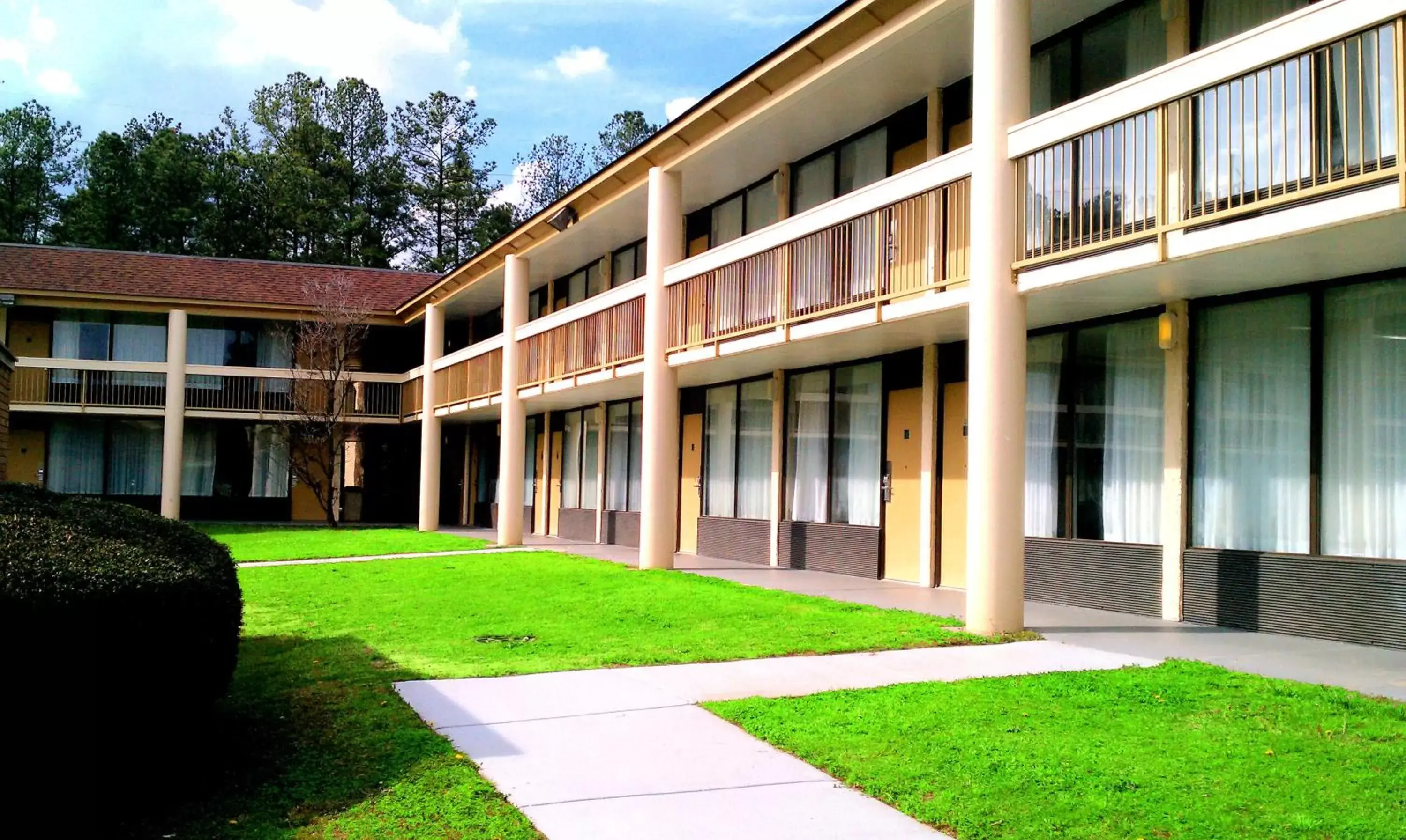 Facade/entrance, Property Building in Days Inn & Conf Center by Wyndham Southern Pines Pinehurst