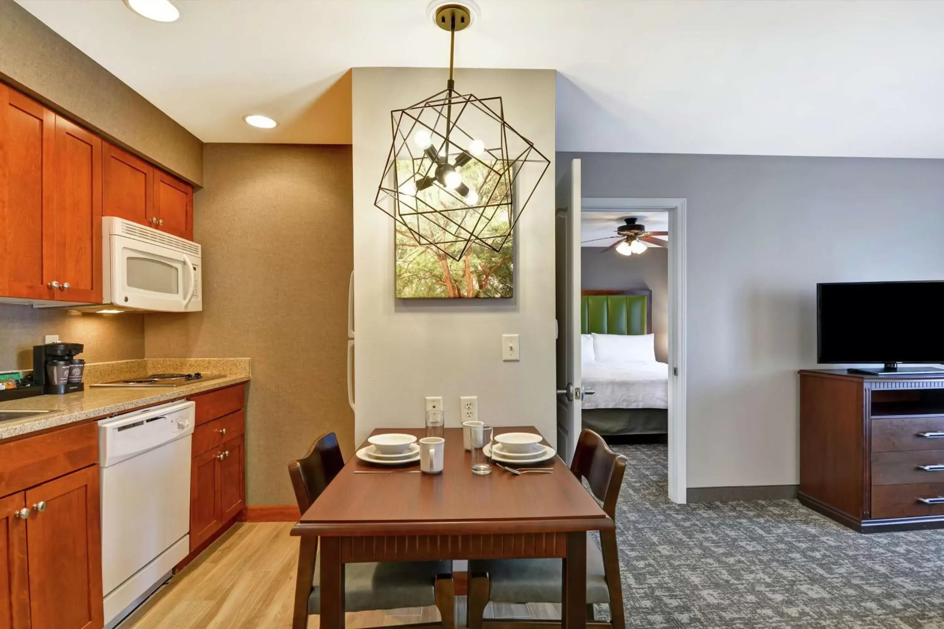 Kitchen or kitchenette, Dining Area in Homewood Suites by Hilton Reno