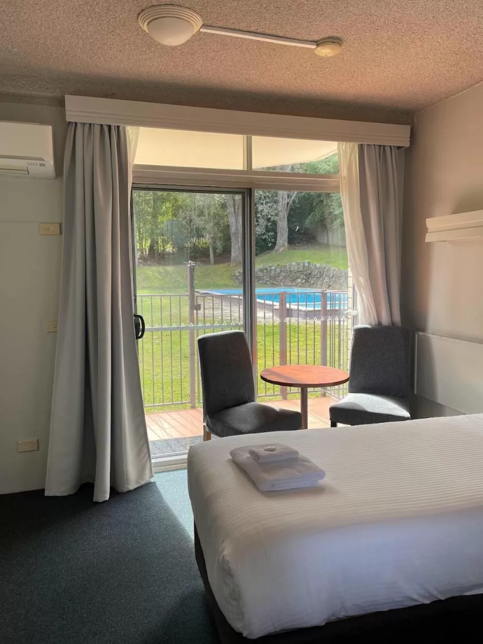 Pool view, Bed in Waterview Gosford Motor Inn