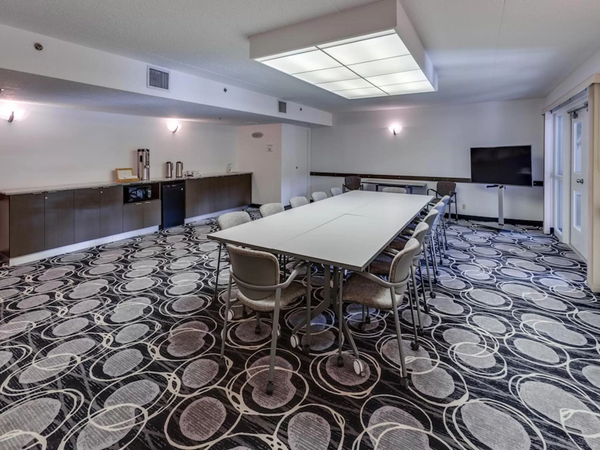 Coffee/tea facilities in Heritage Inn Hotel & Convention Centre - High River