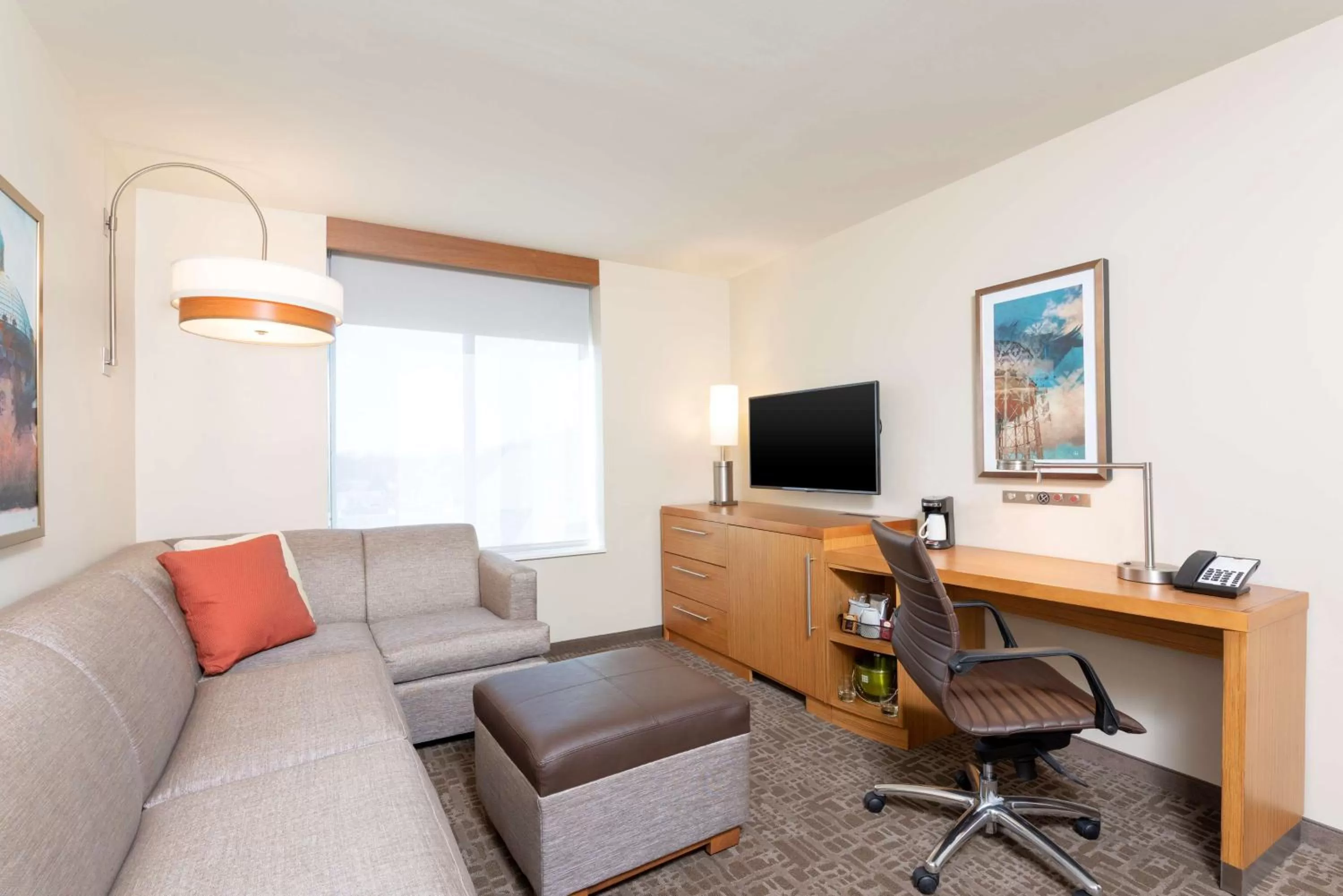 Photo of the whole room in Hyatt Place Detroit/Royal Oak