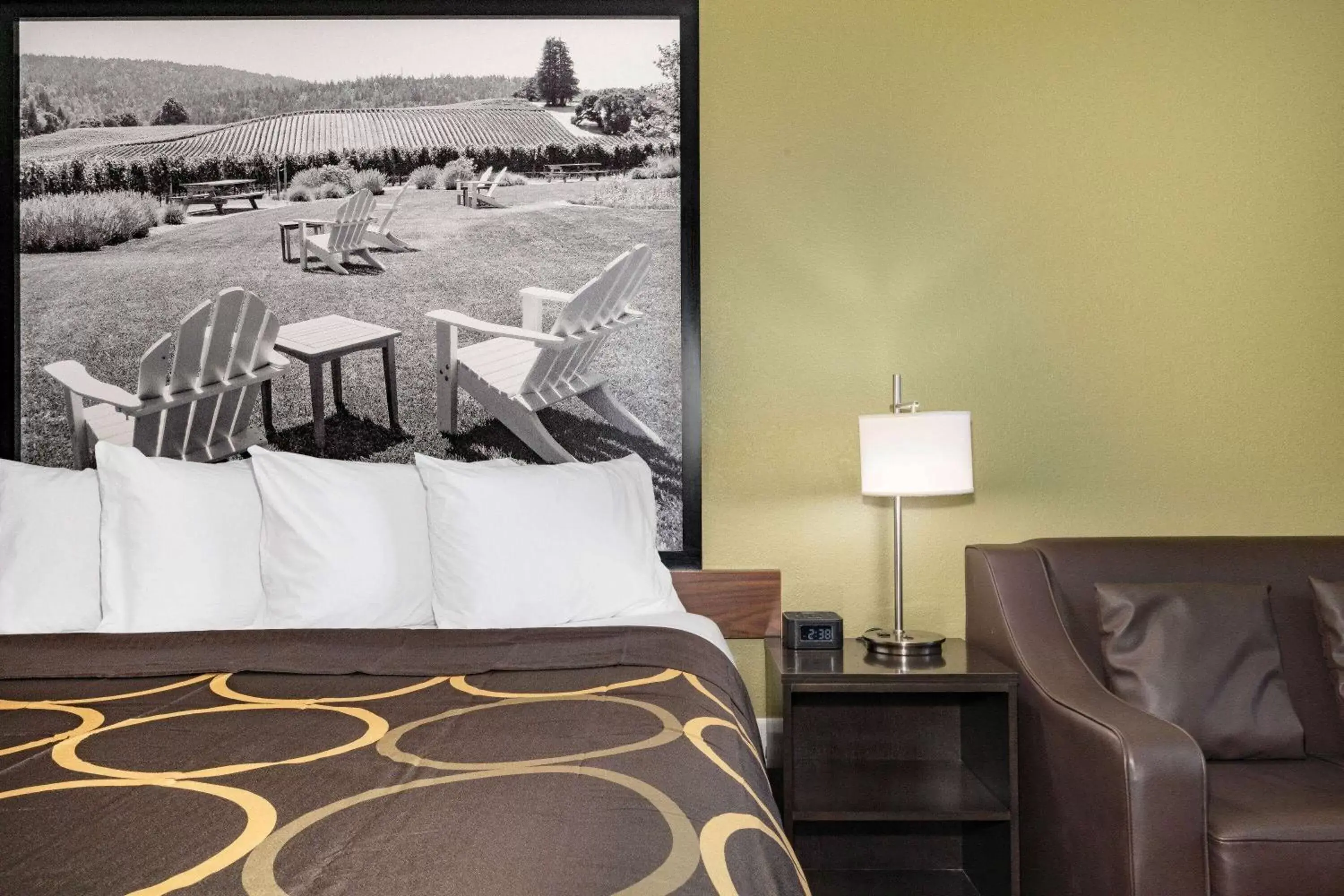 Photo of the whole room, Bed in Super 8 Ukiah by Wyndham Photo of the whole room, Bed in Super 8 Ukiah by Wyndham