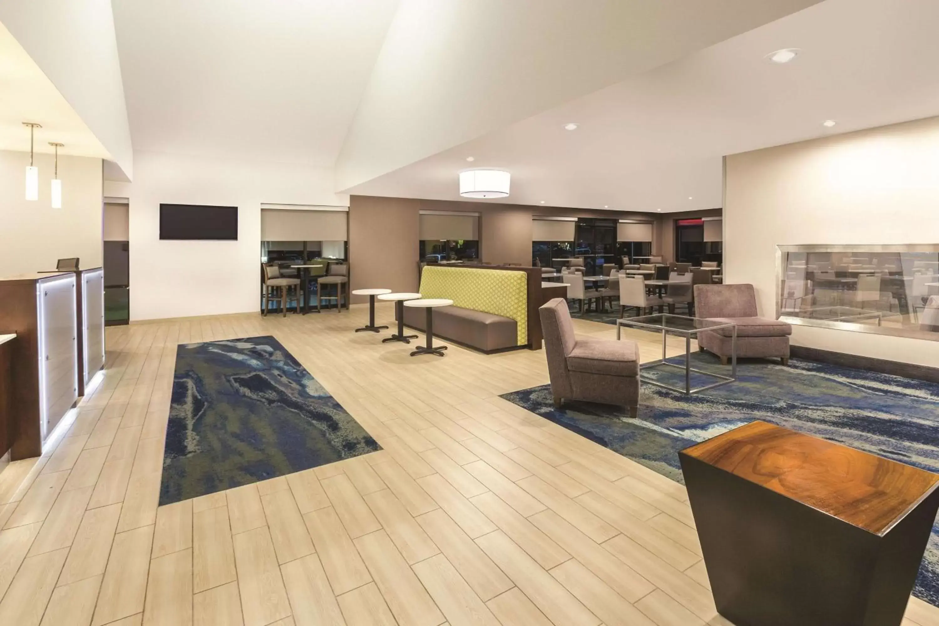 Lobby or reception in La Quinta by Wyndham Philadelphia Airport