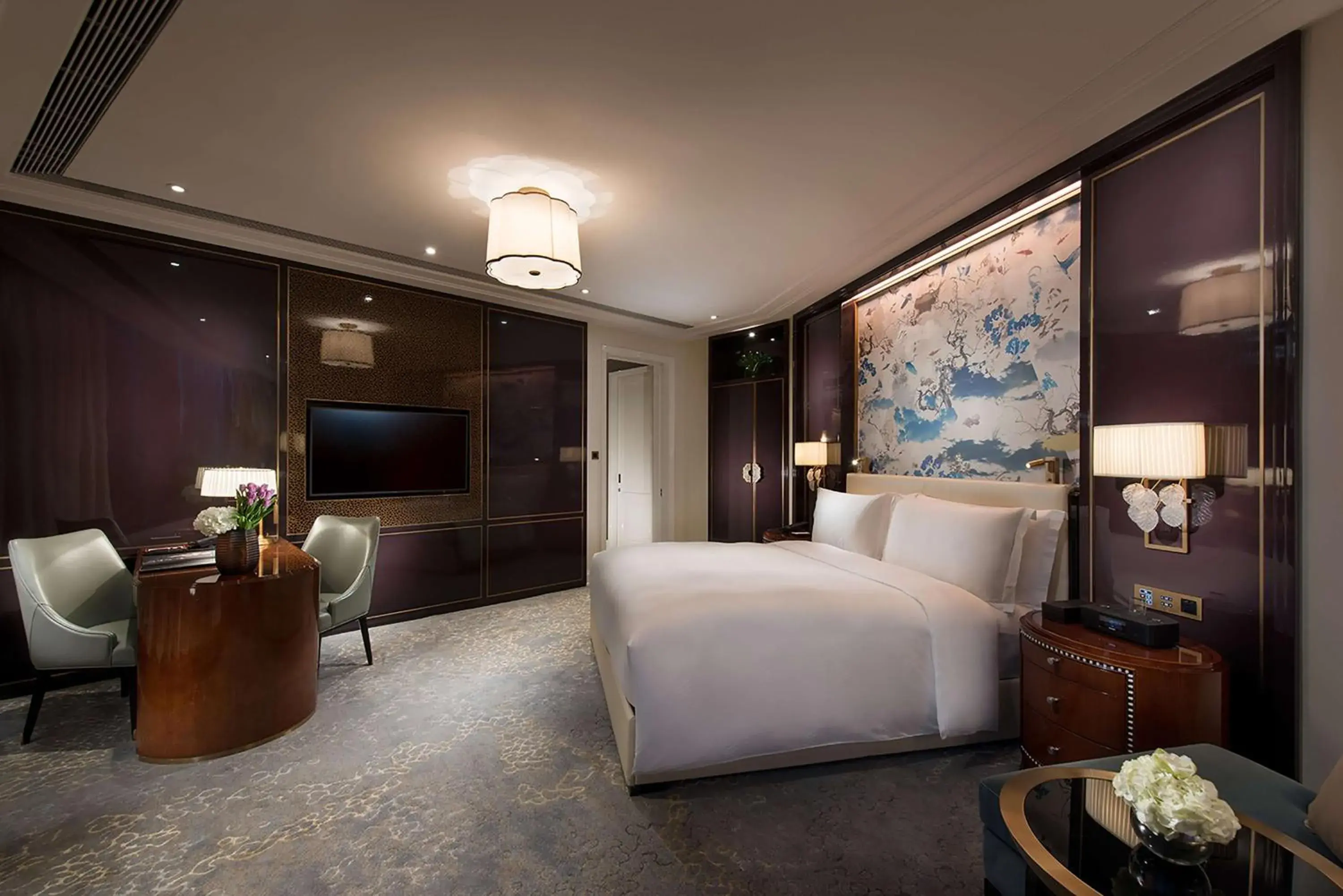 Bedroom, TV/Entertainment Center in Waldorf Astoria Chengdu