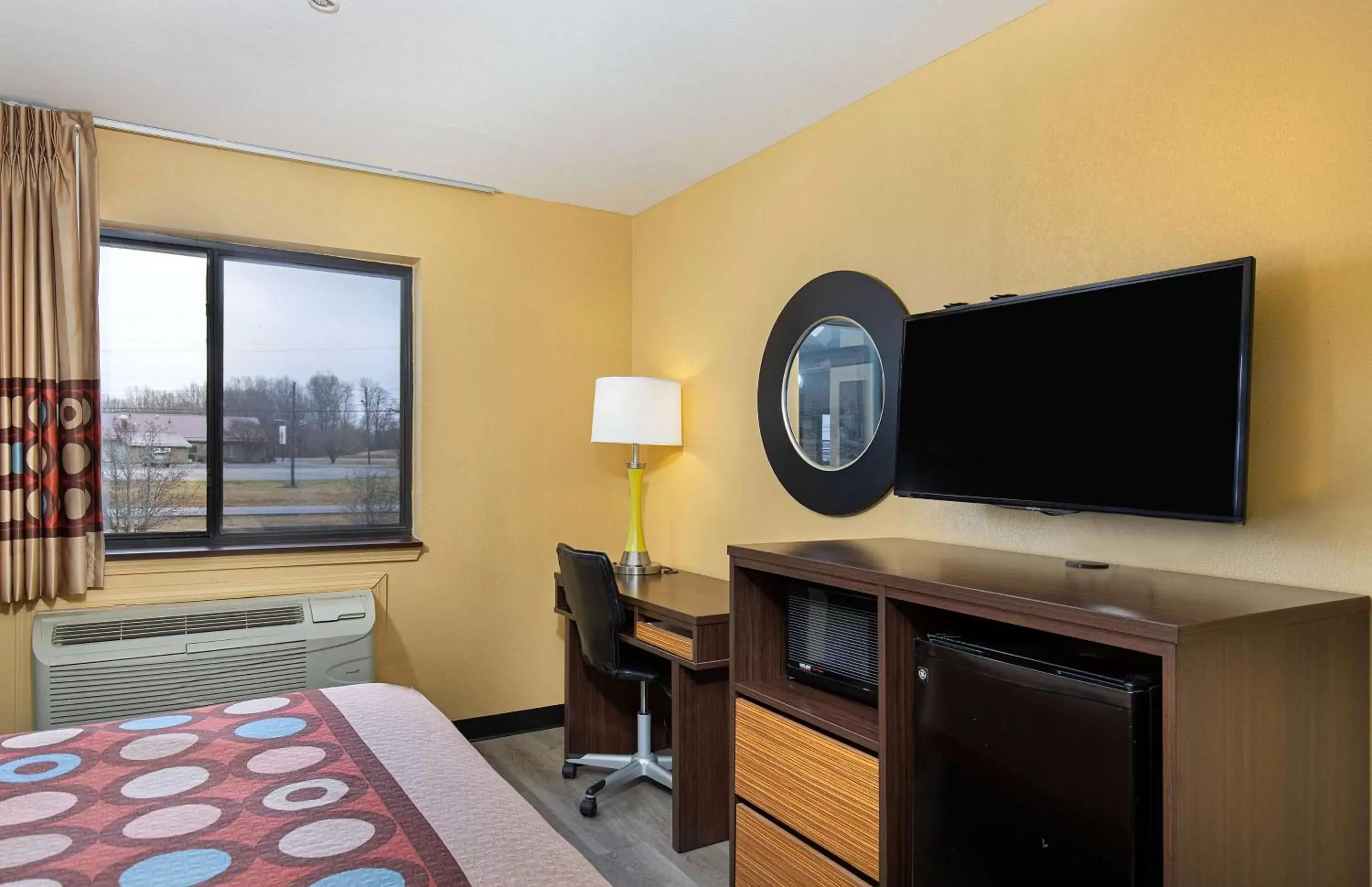 Photo of the whole room, TV/Entertainment Center in Super 8 by Wyndham Eddyville/Kuttawa