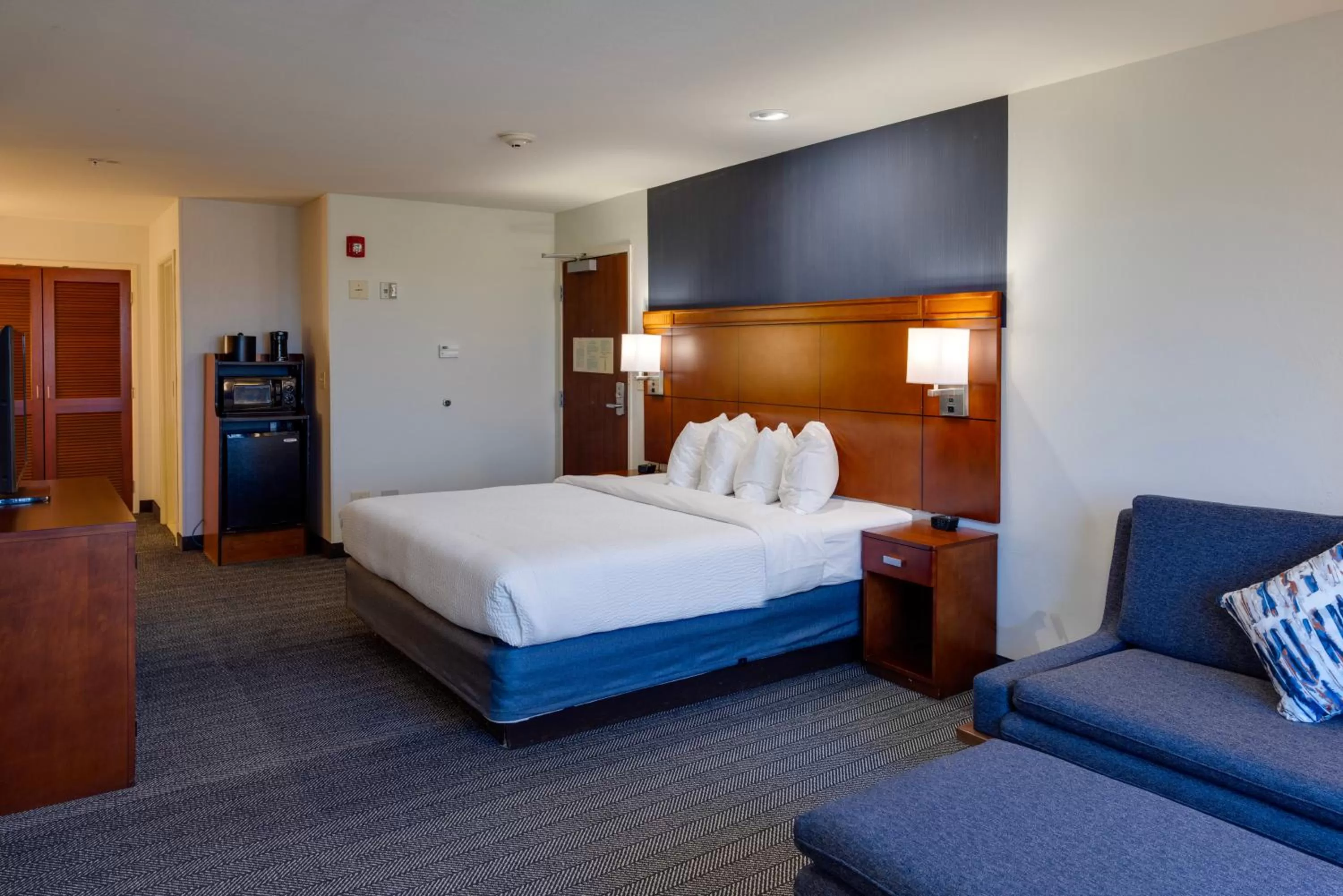 Guests, Bed in Courtyard by Marriott Oklahoma City North/Quail Springs