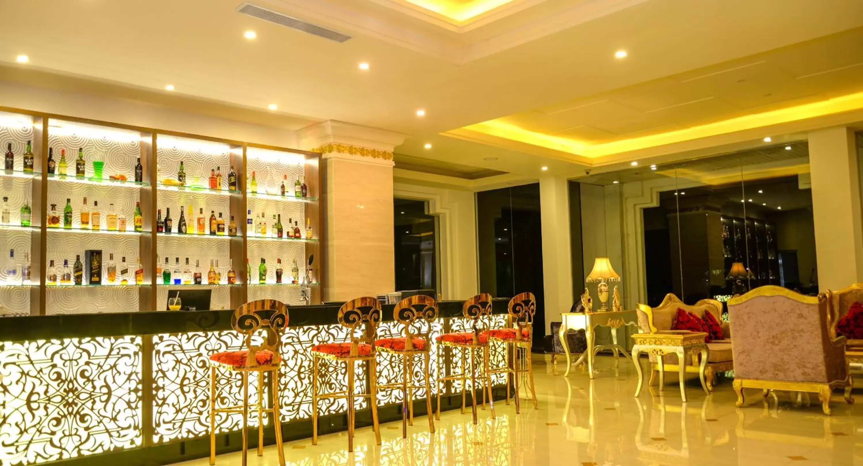 Restaurant/places to eat, Lounge/Bar in The Grand Kandyan