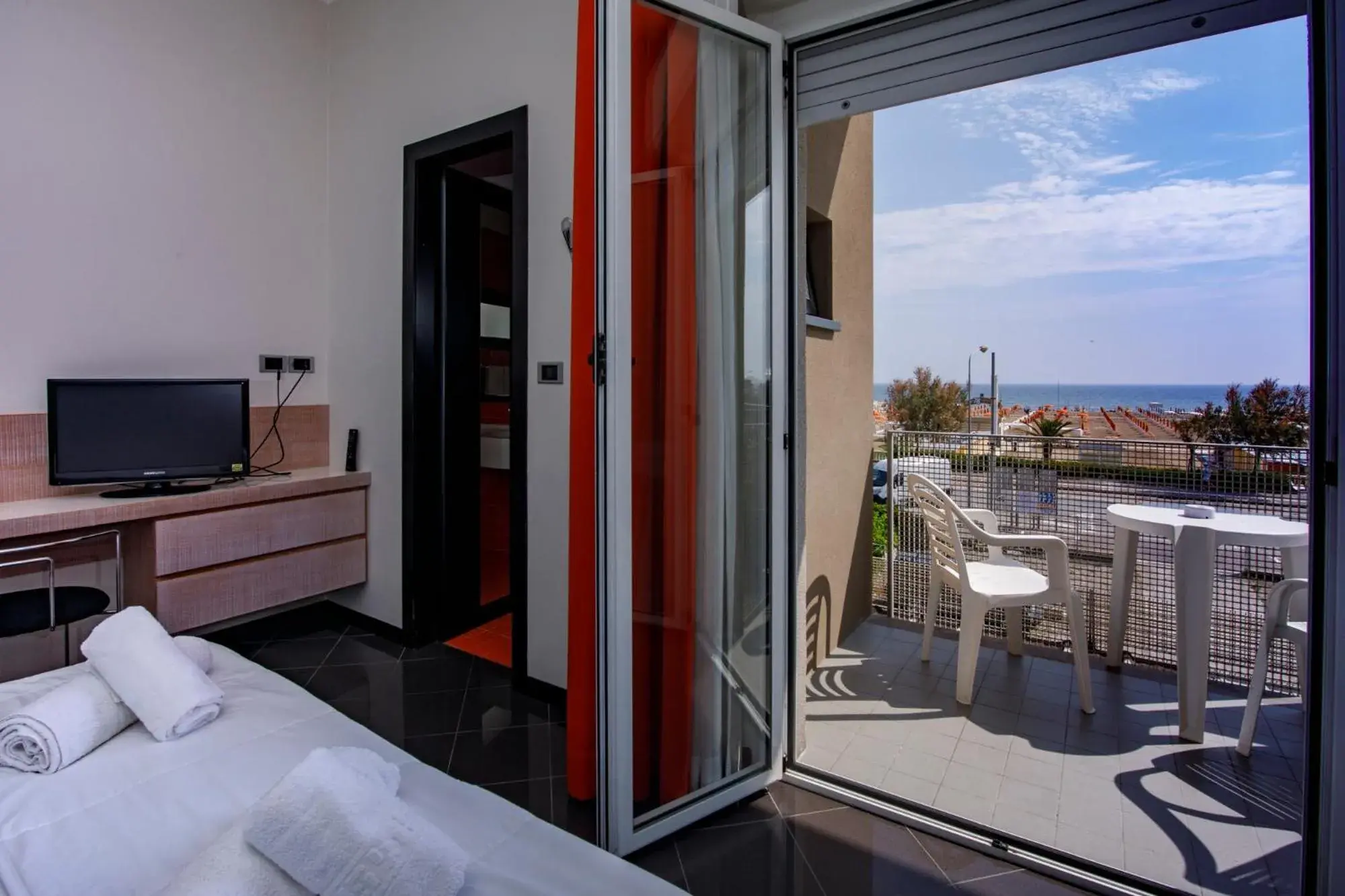 Balcony/Terrace, Bed in Hotel Derby