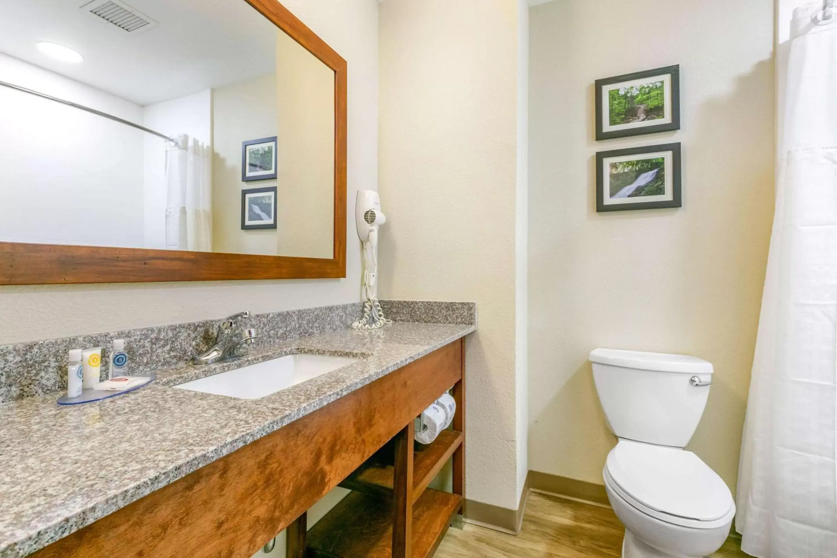 Photo of the whole room, Bathroom in Comfort Inn and Suites Van Buren - Fort Smith