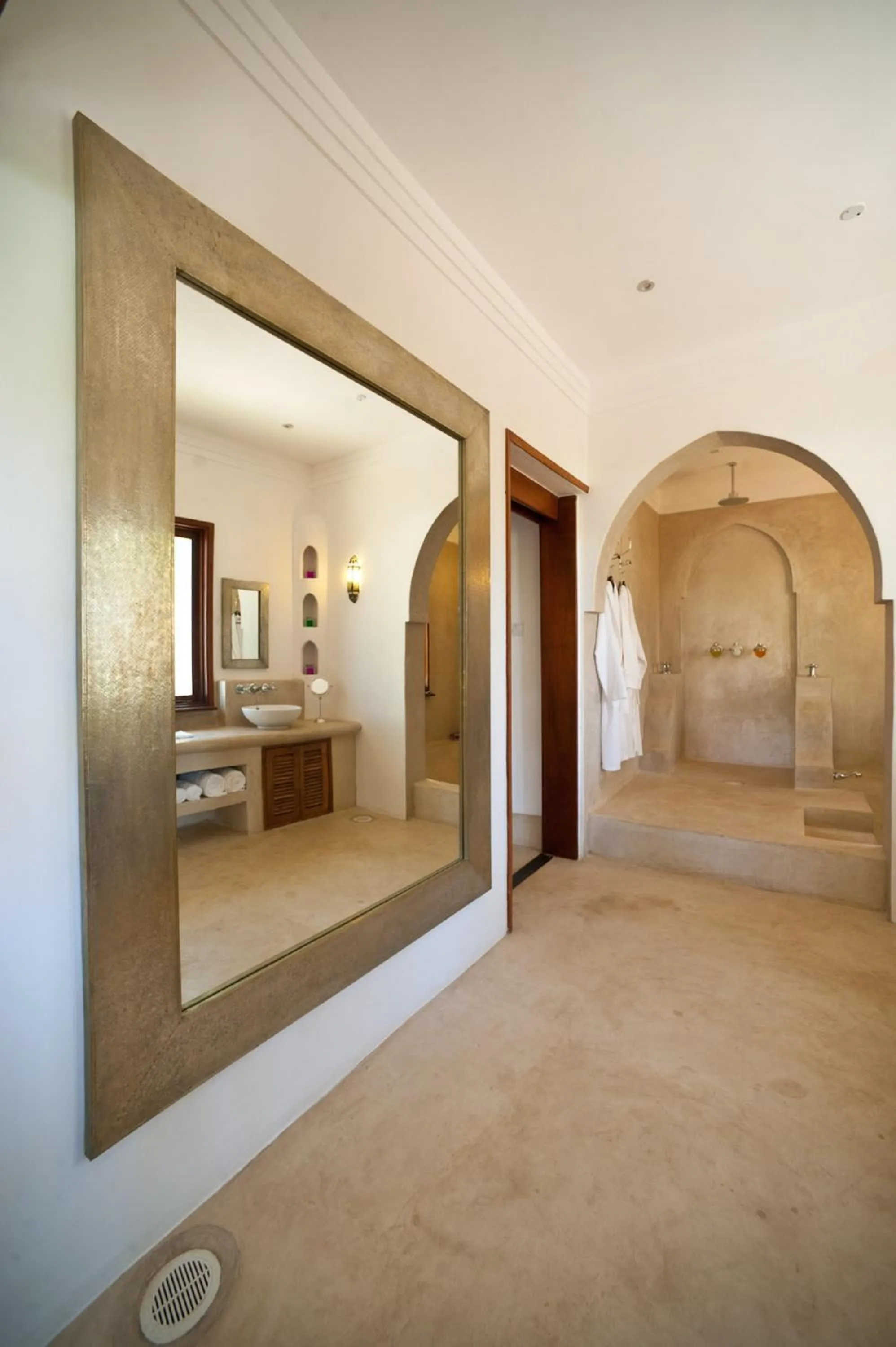 Bathroom, Bed in Swahili Beach
