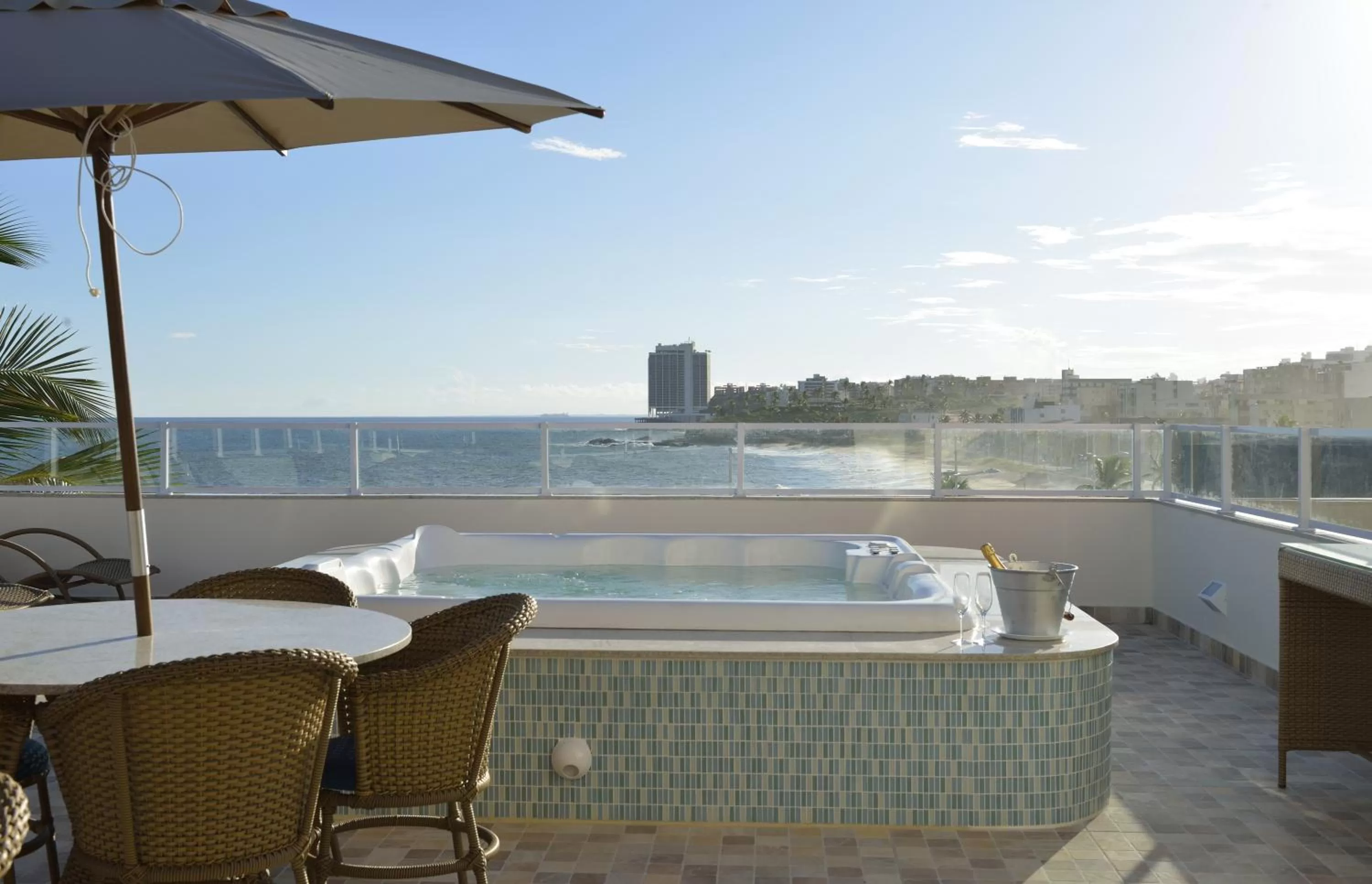 Hot Tub in Rede Andrade Express