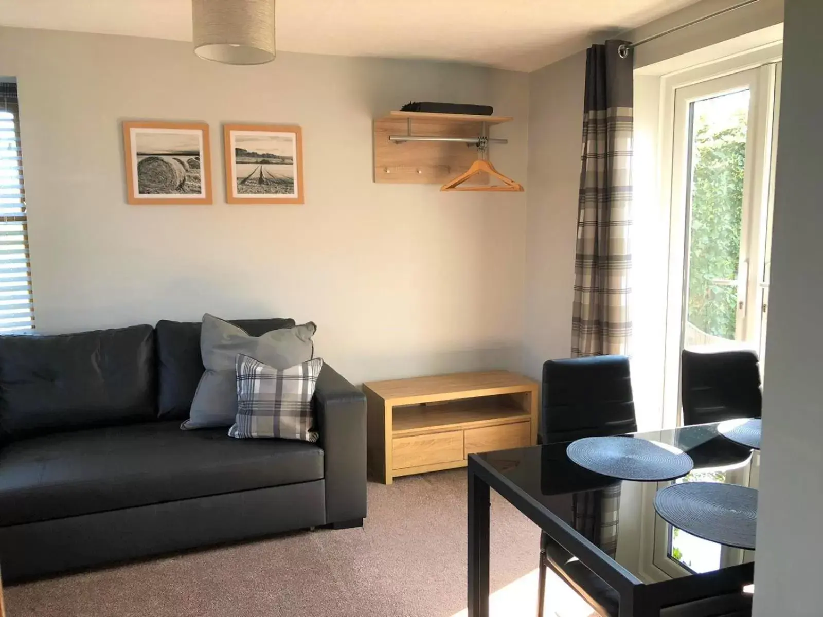 Living room in The Horseshoe & Castle Living room in The Horseshoe & Castle