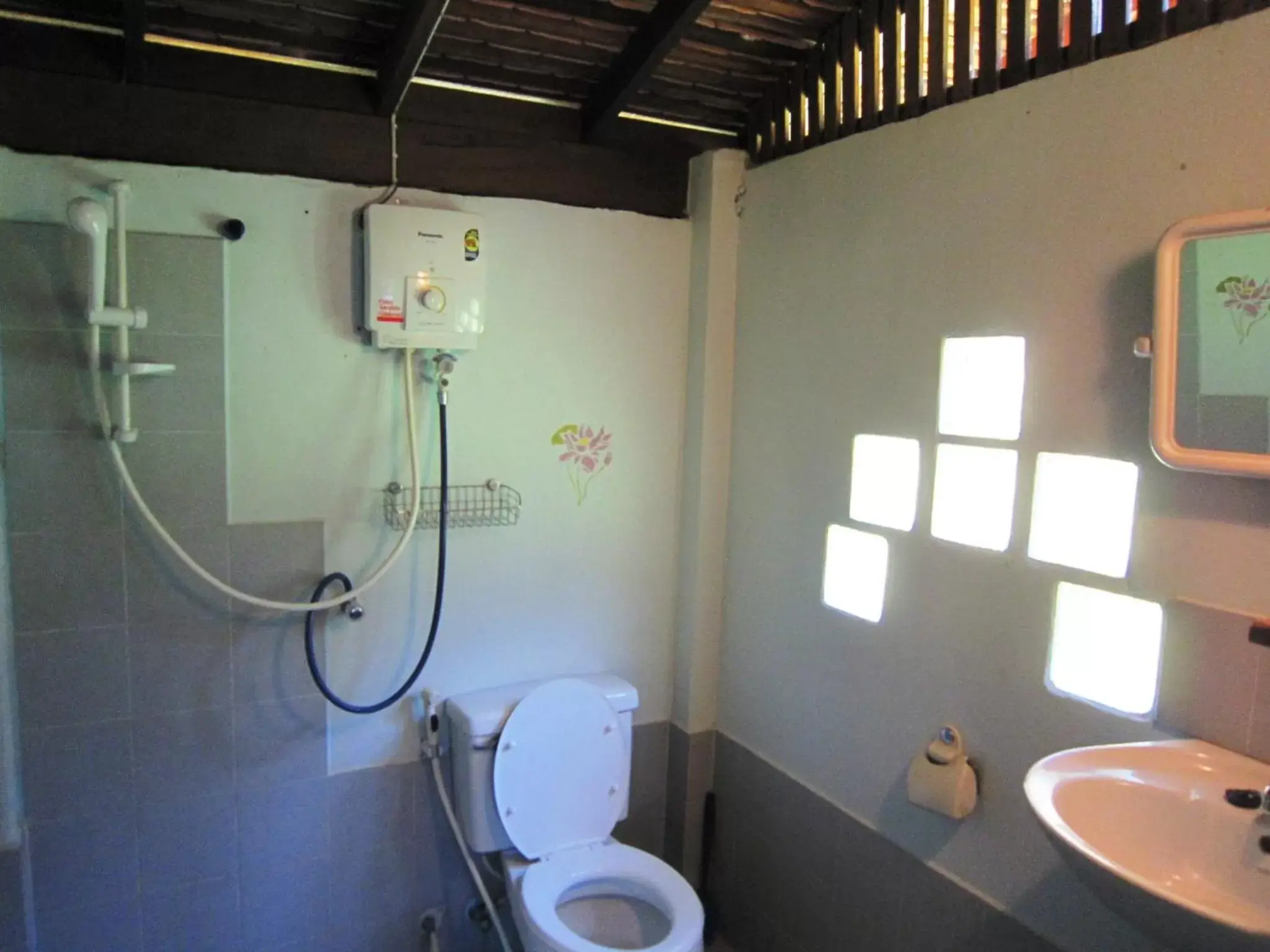 Bathroom in Phanom Bencha Mountain Resort