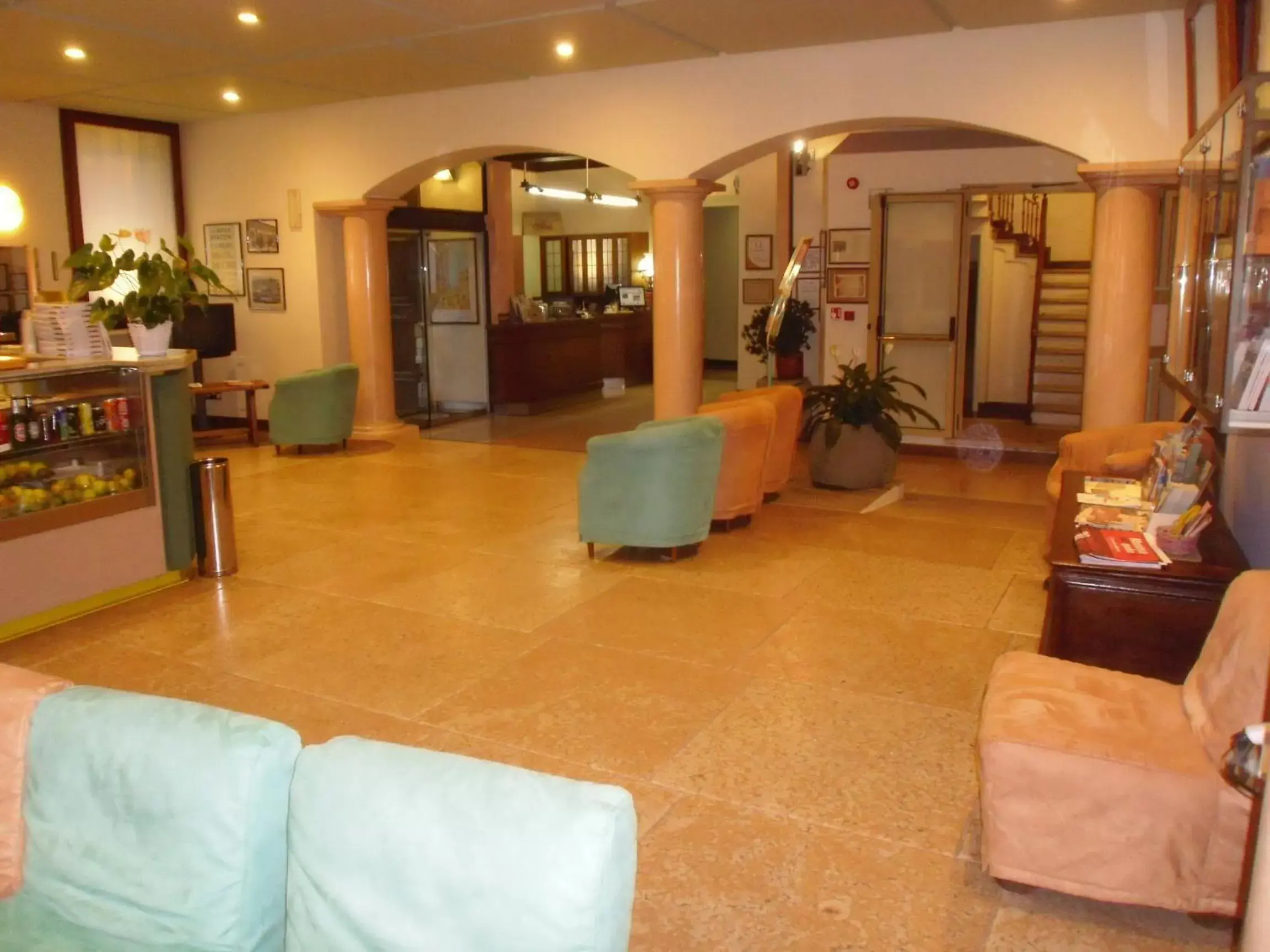 Communal lounge/ TV room, Lobby/Reception in Albergo Bianchi Stazione