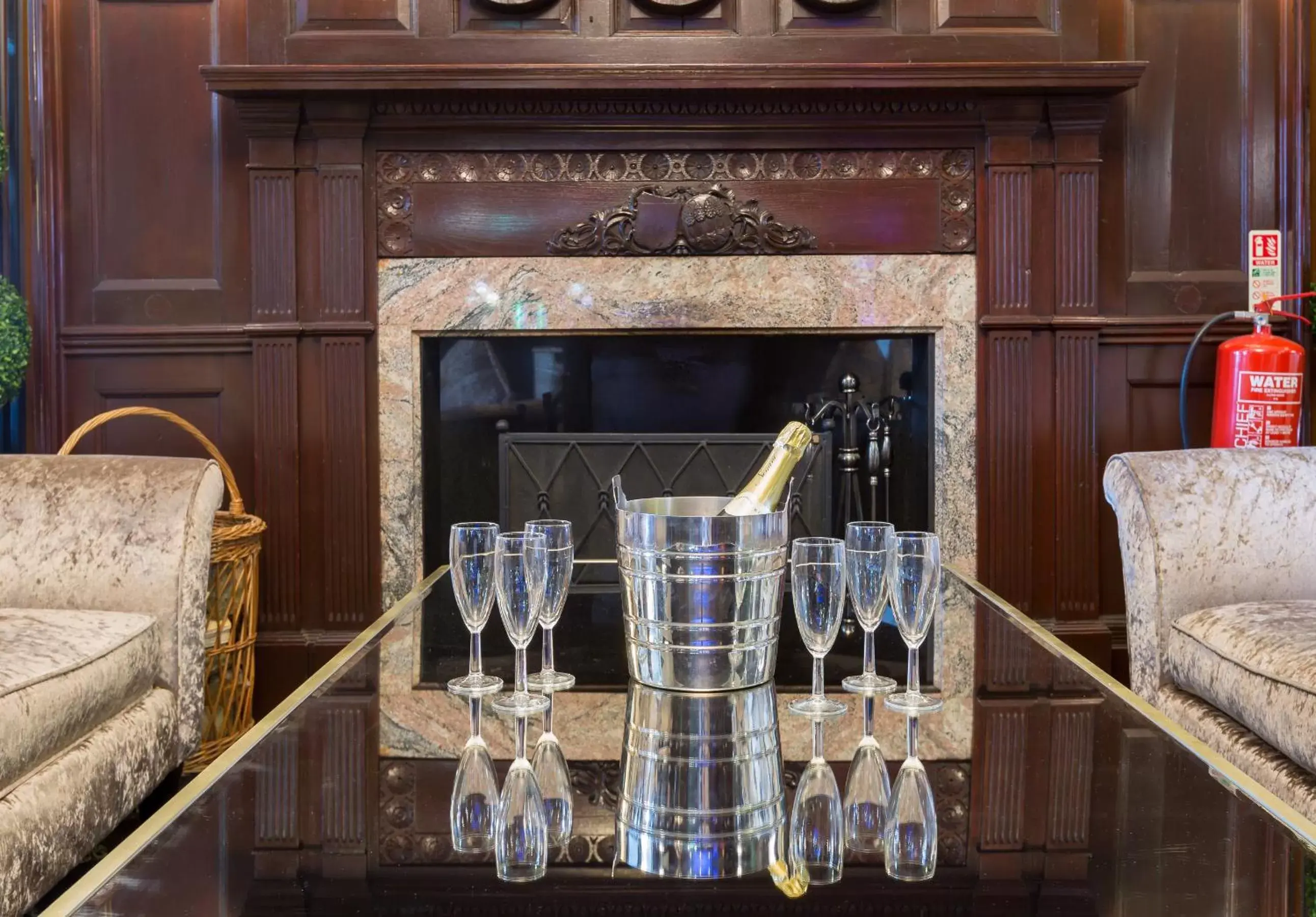 Coffee/tea facilities in De Rougemont Manor