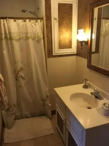Bathroom in Victorian Charm Inn