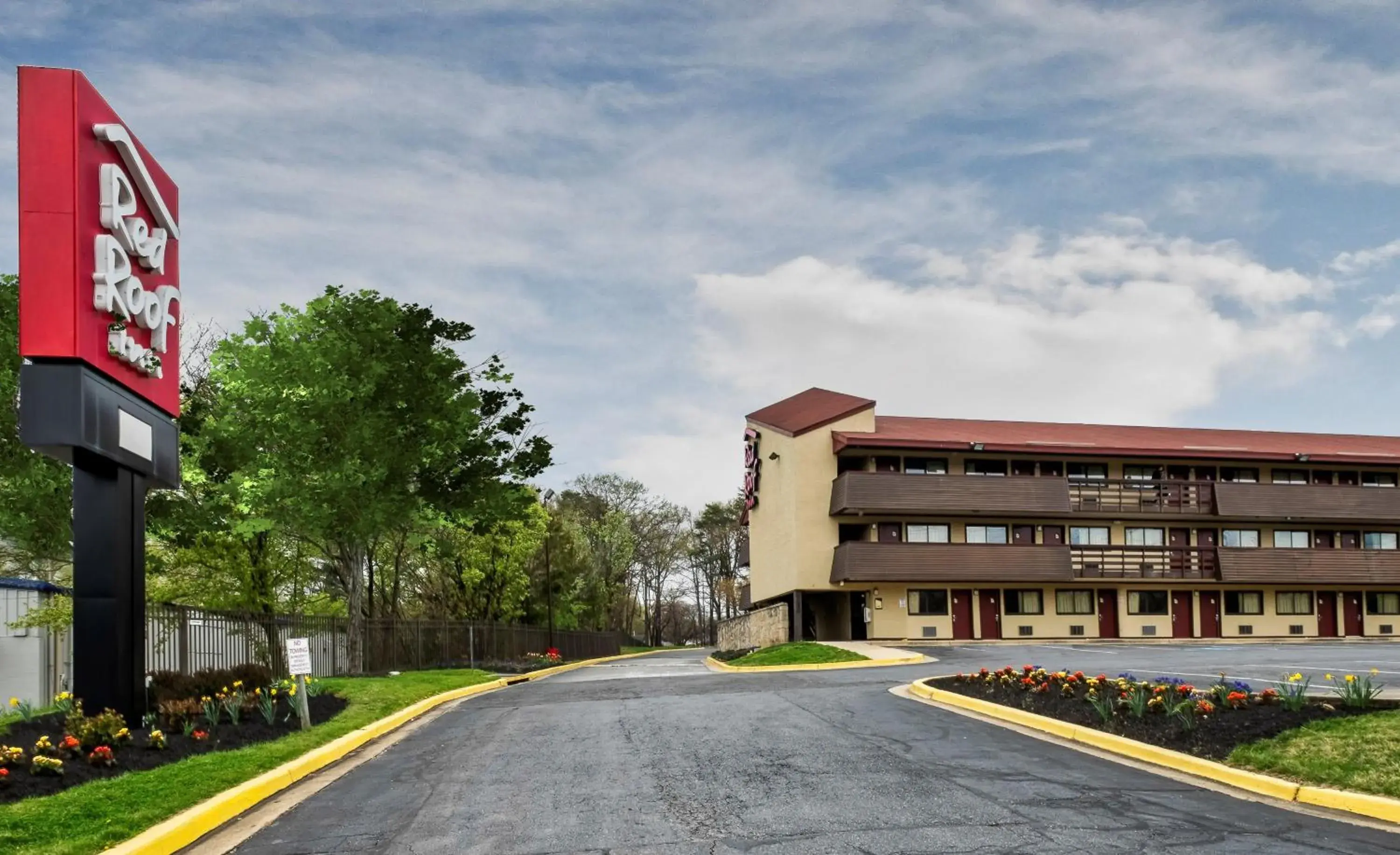 Property Building in Red Roof Inn Washington DC-Lanham