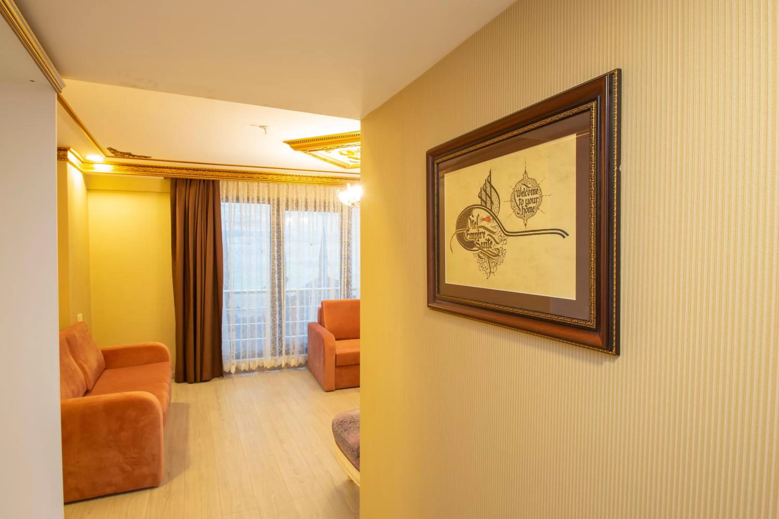 Communal lounge/ TV room in Empire Suite Hotel