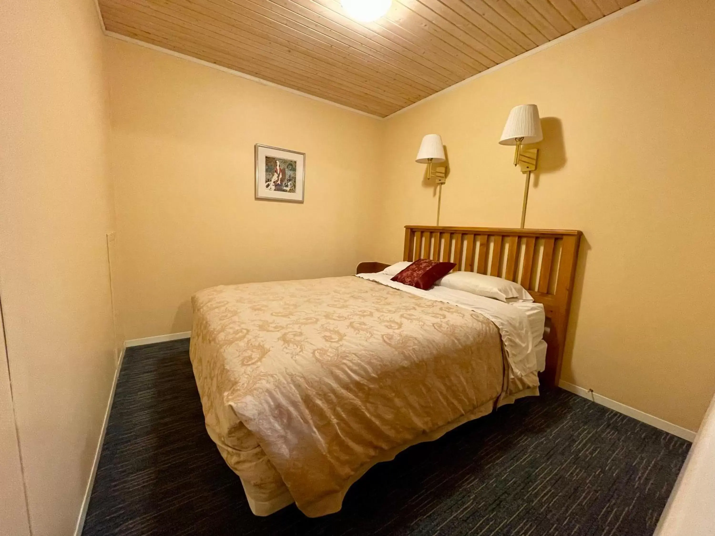 Bedroom, Bed in Valhalla Inn