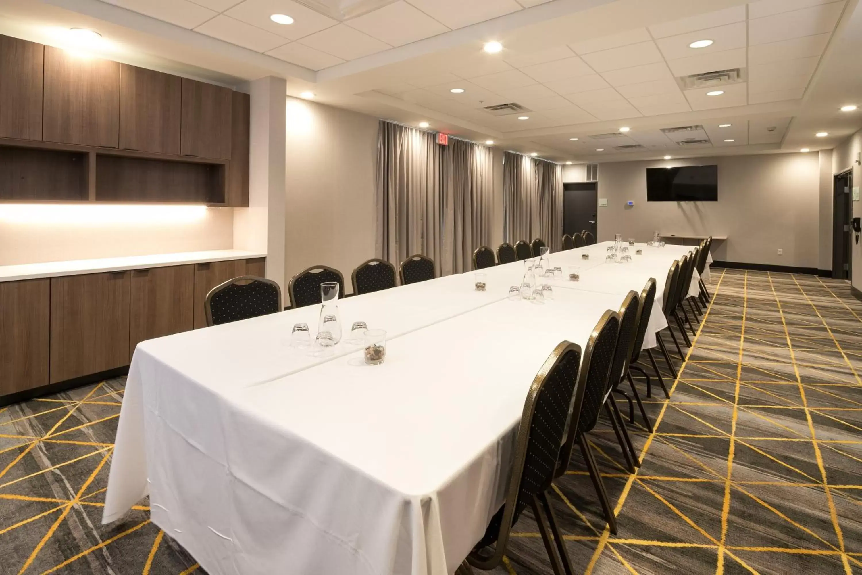 Meeting/conference room in Holiday Inn Hotel & Suites - Mount Pleasant, an IHG Hotel