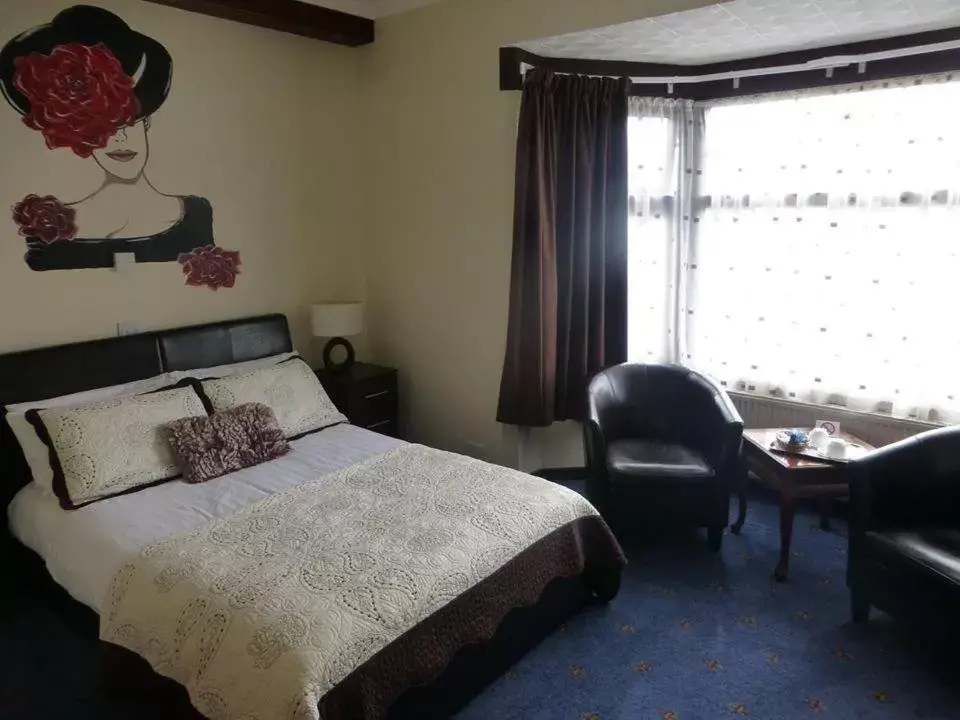 Photo of the whole room, Bed in Woodlands Hotel