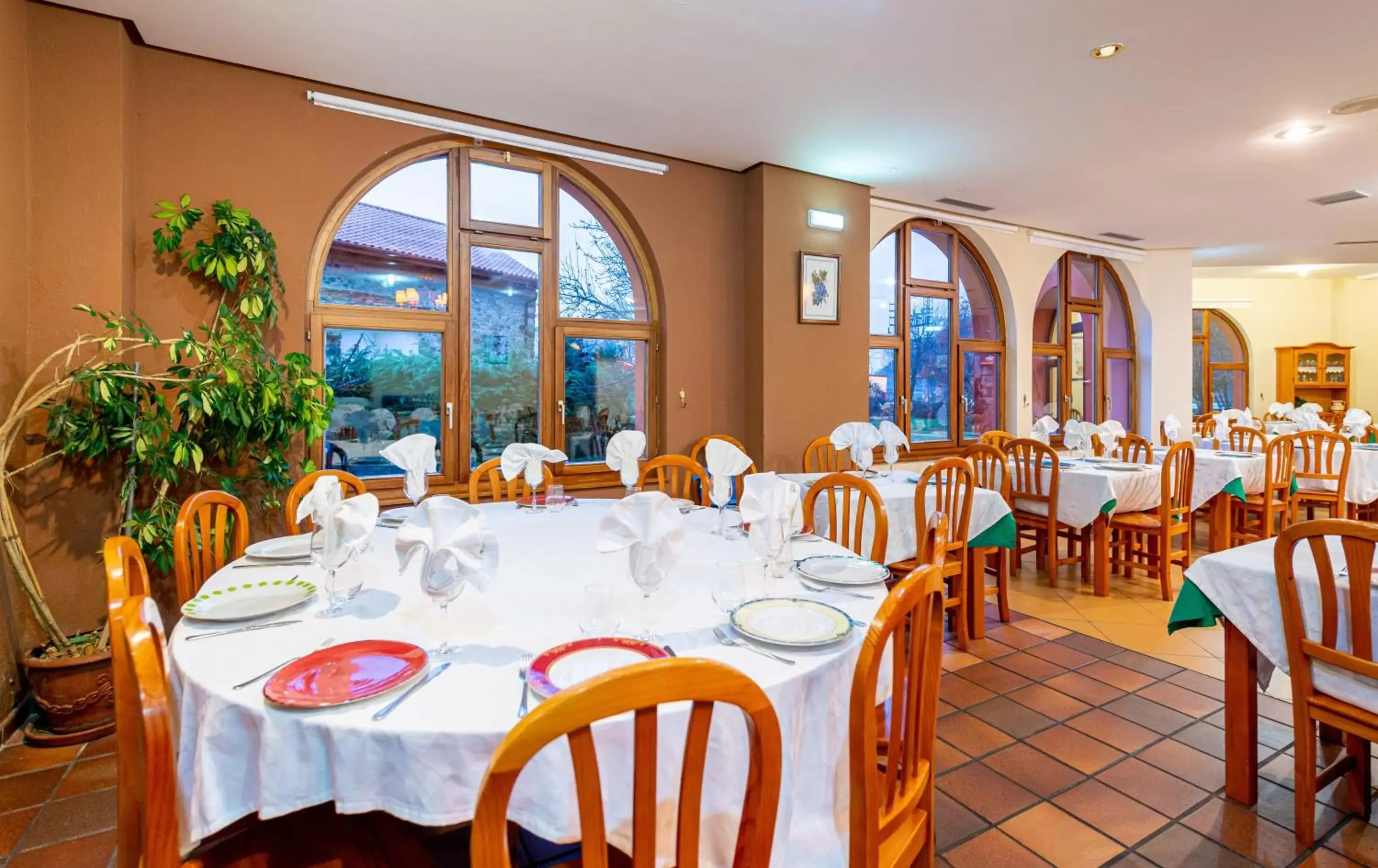 Restaurant/Places to Eat in Tierra de la Reina