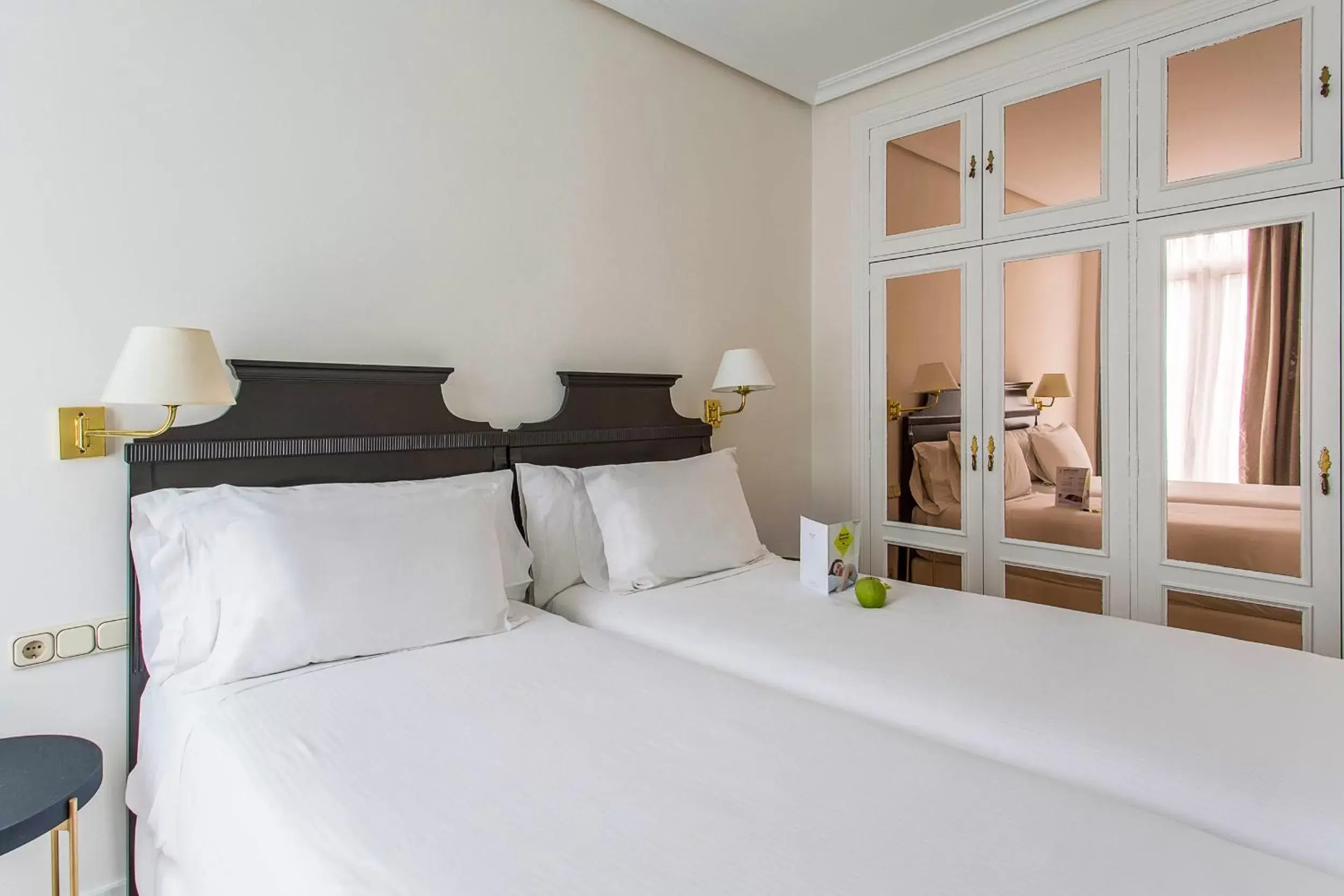 Bedroom, Bed in Sercotel Hotel Europa