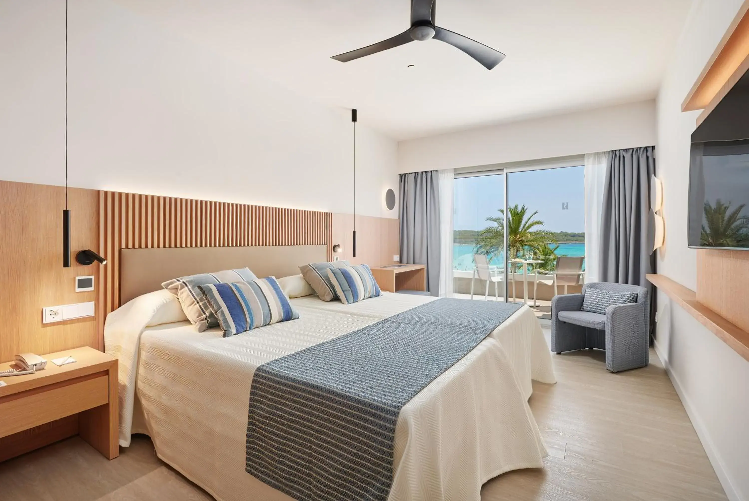Bedroom in Hipotels Mediterraneo Hotel - Adults Only