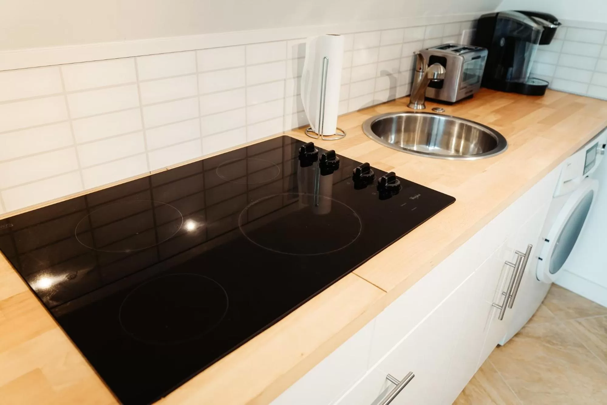 Kitchen or kitchenette in Pyramids in Florida