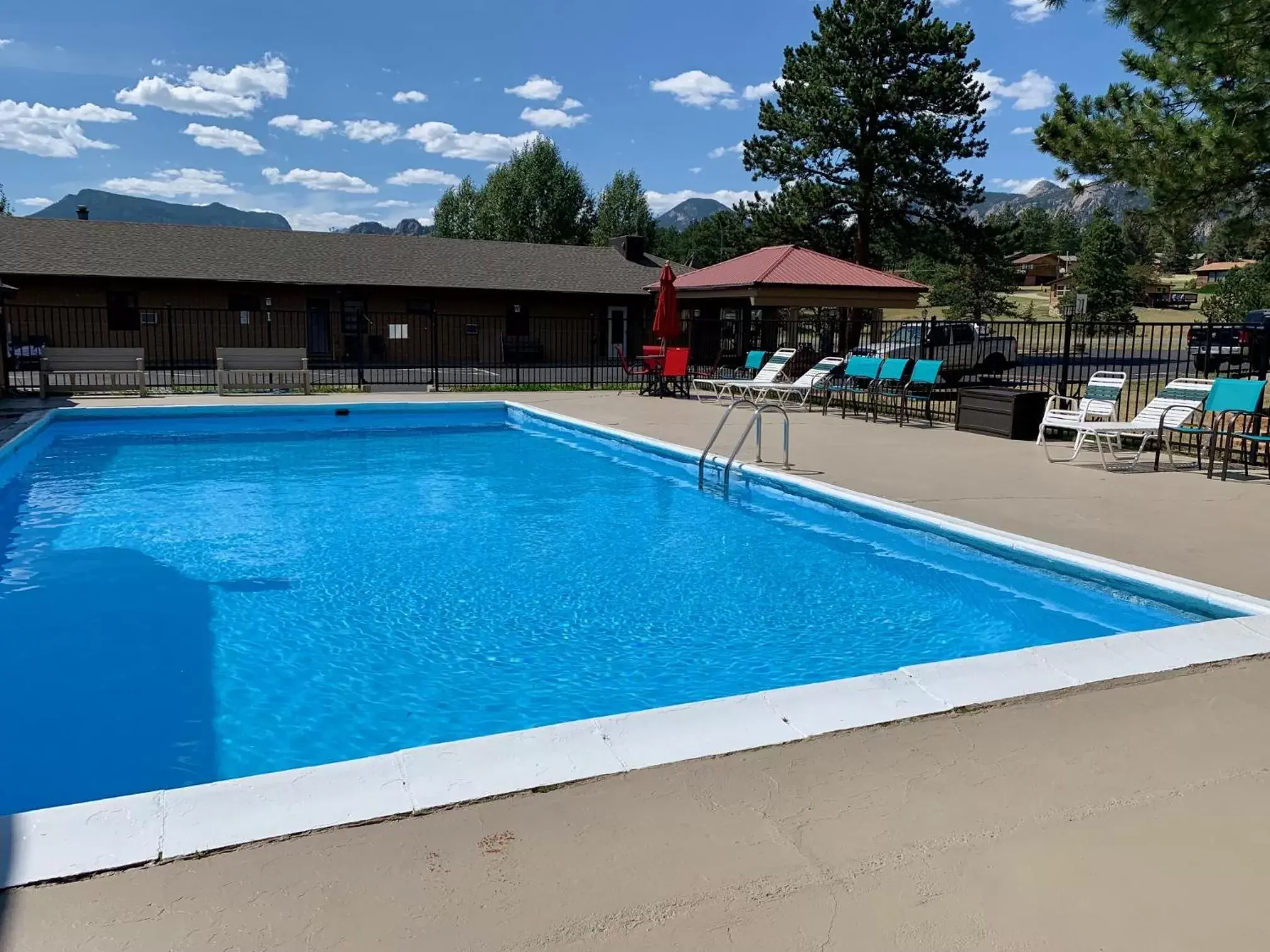 Swimming Pool in Estes Mountain Inn