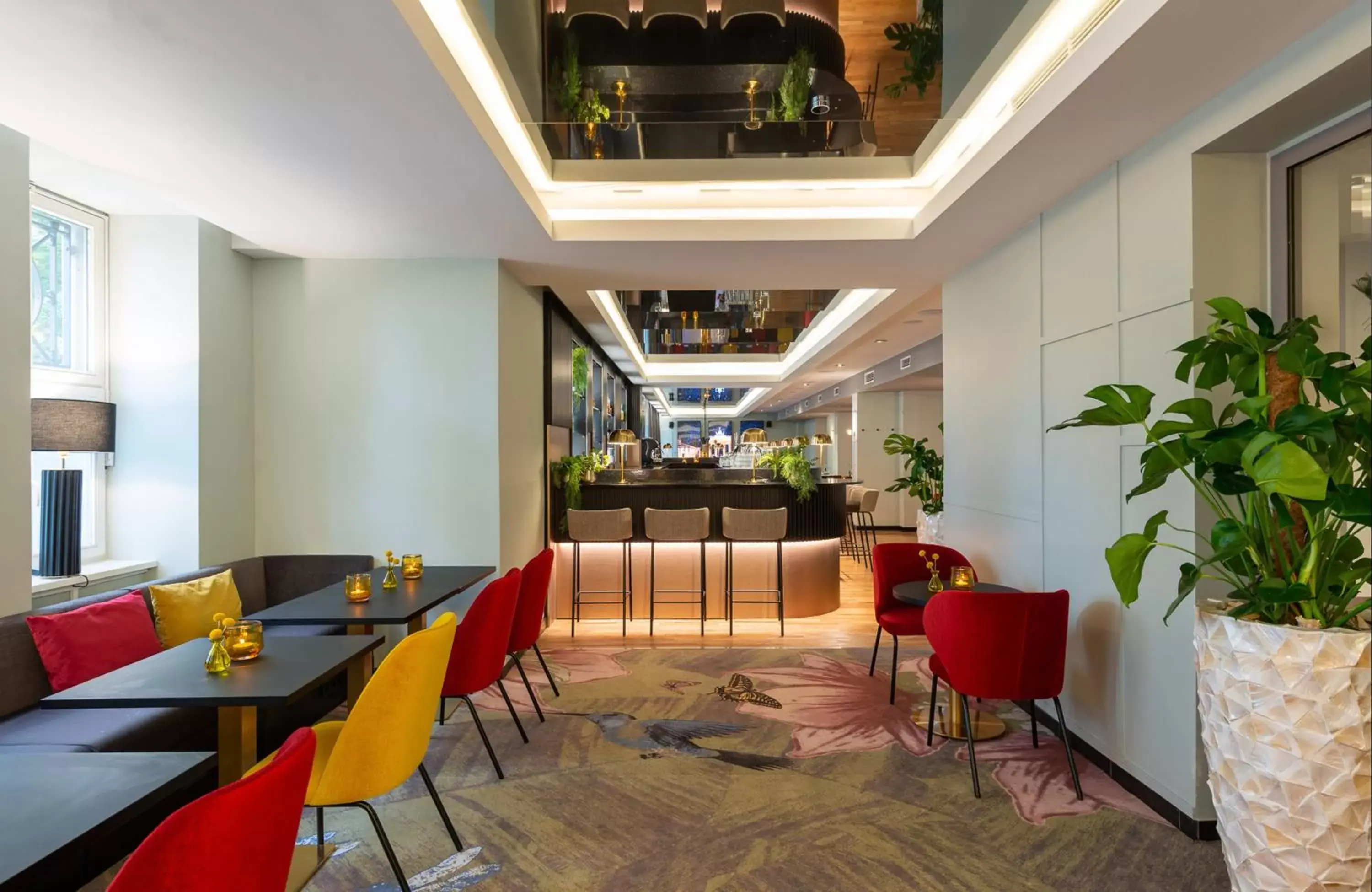 Lounge or bar, Restaurant/Places to Eat in Leonardo Royal Hotel Berlin Alexanderplatz