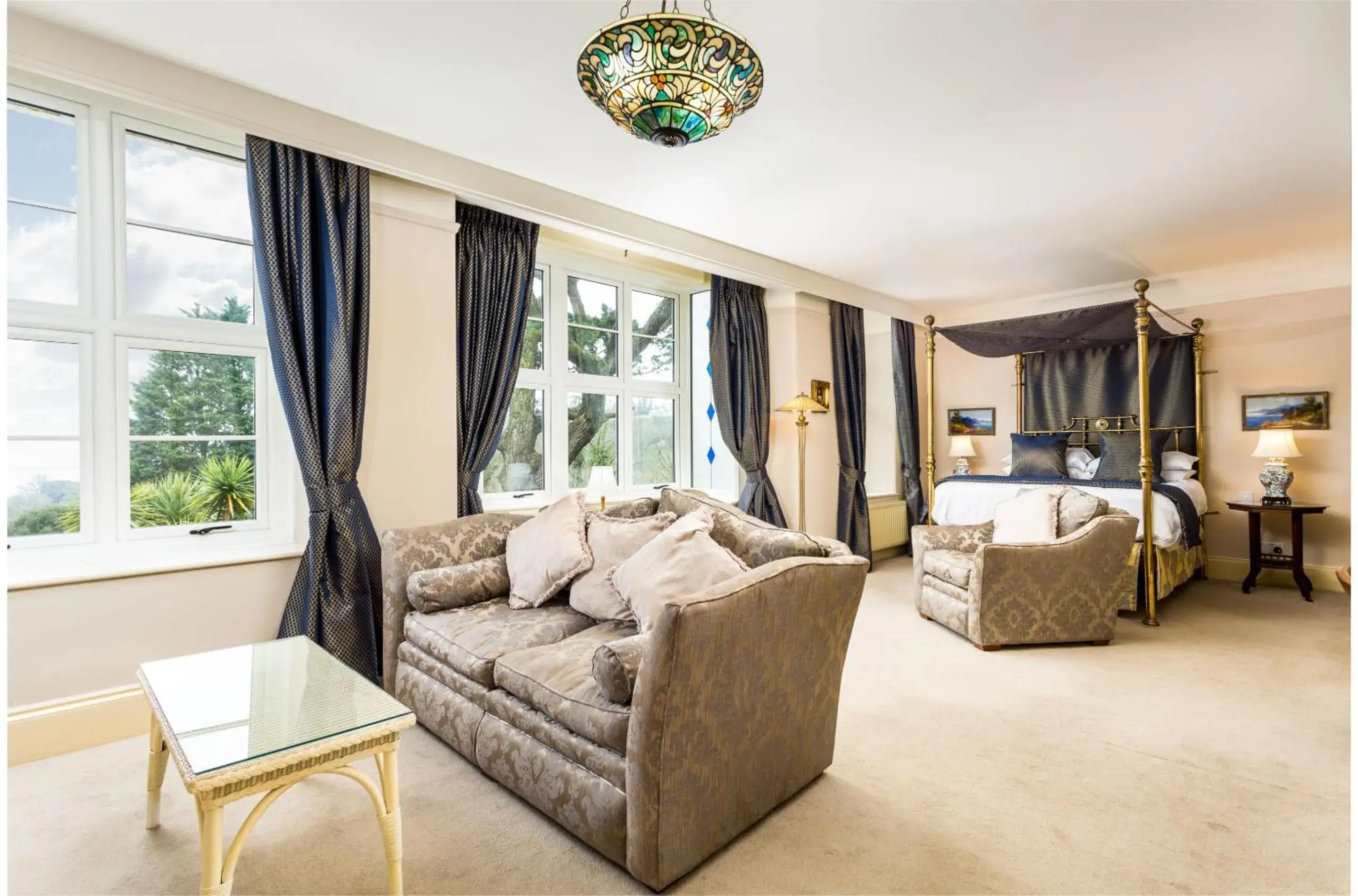 Bedroom, Seating Area in OYO Orestone Manor