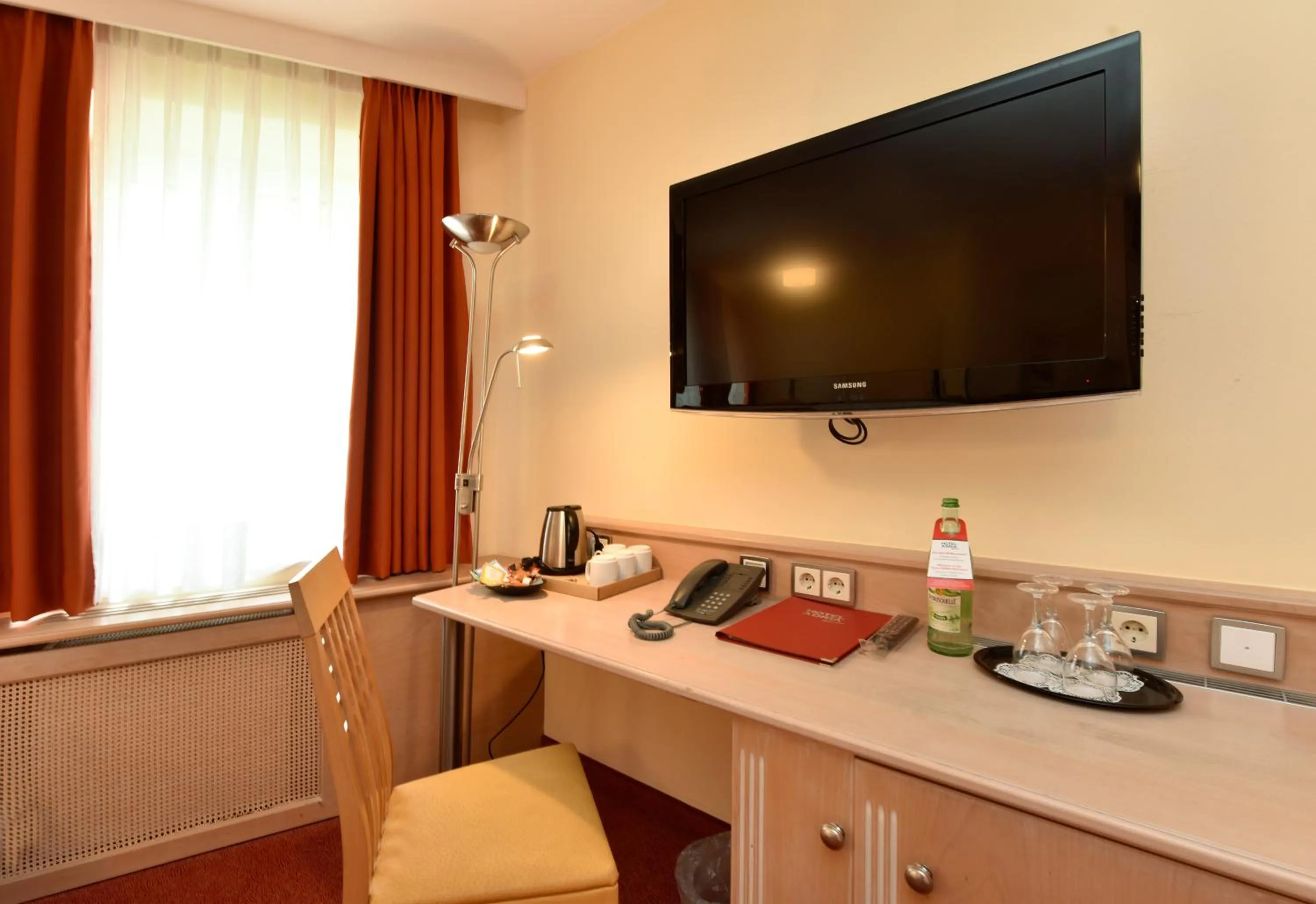 TV and multimedia in Hotel ADRIA München